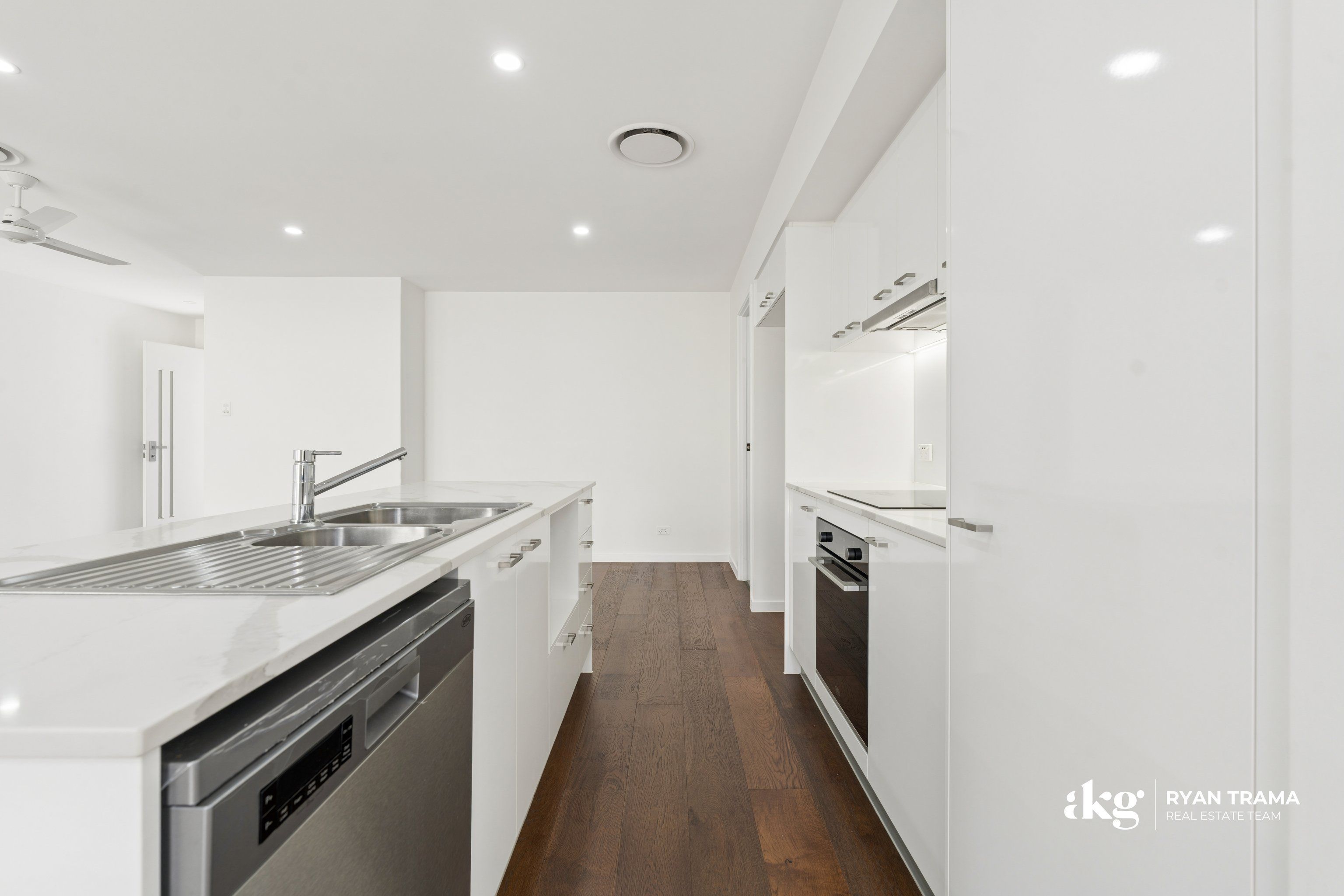 30/26 Elizabeth Street — photo 6 of 23