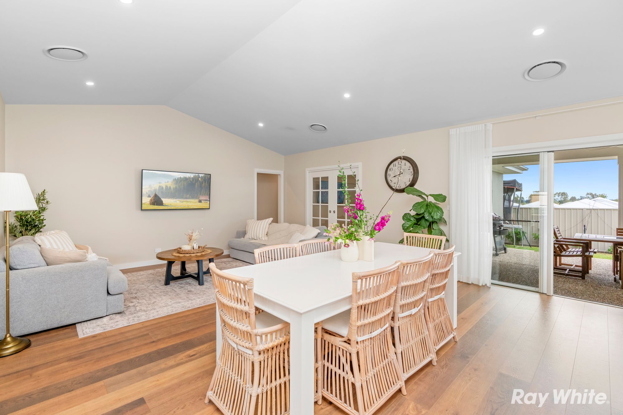 11 Lawrence Avenue — photo 8 of 25