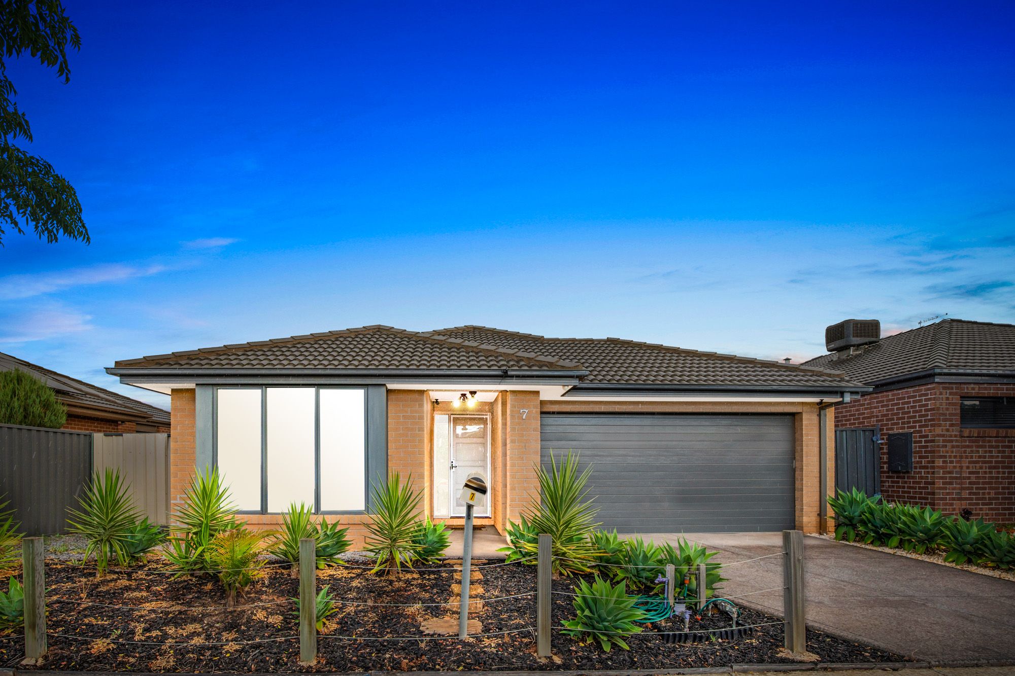 7 Orvalia Road, MANOR LAKES VIC 3024