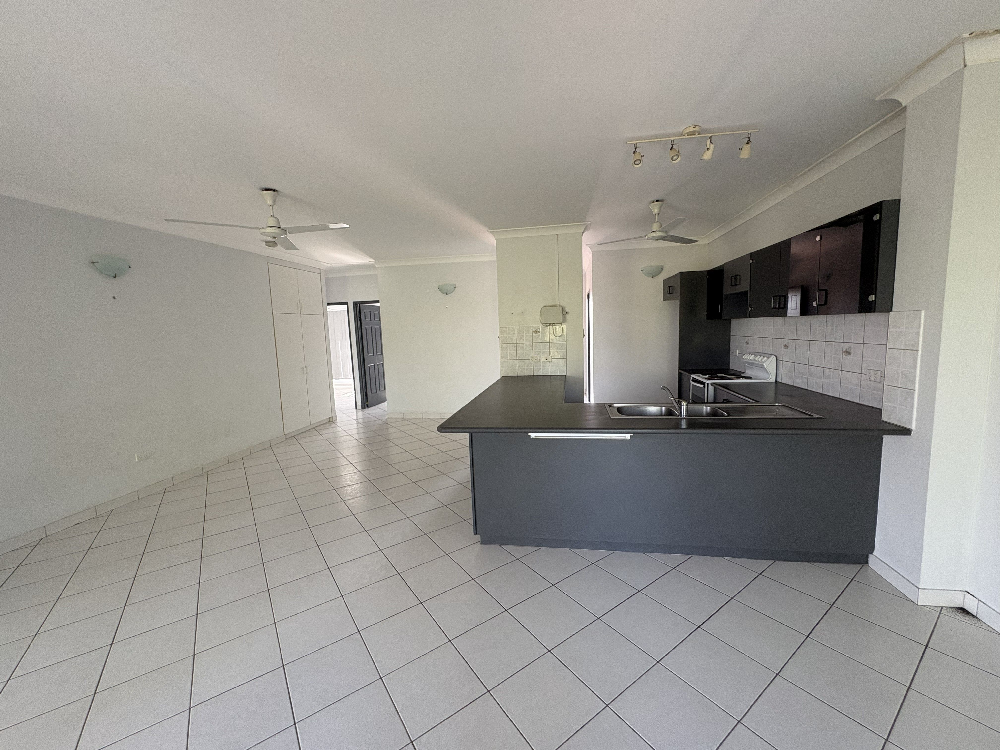 12/2 Mannikan Court — photo 3 of 10