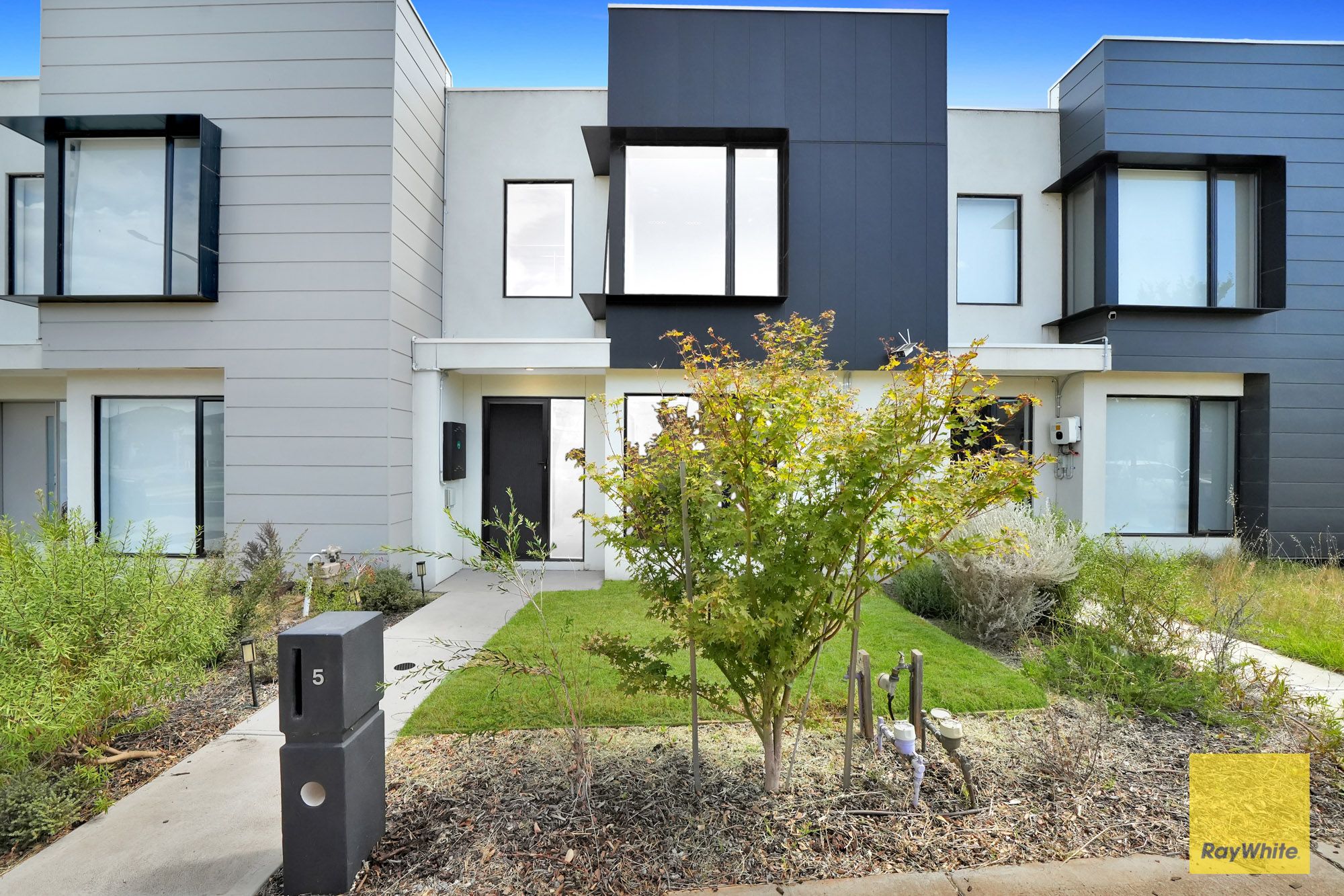 5 Roehampton Drive, Strathtulloh, VIC 3338
