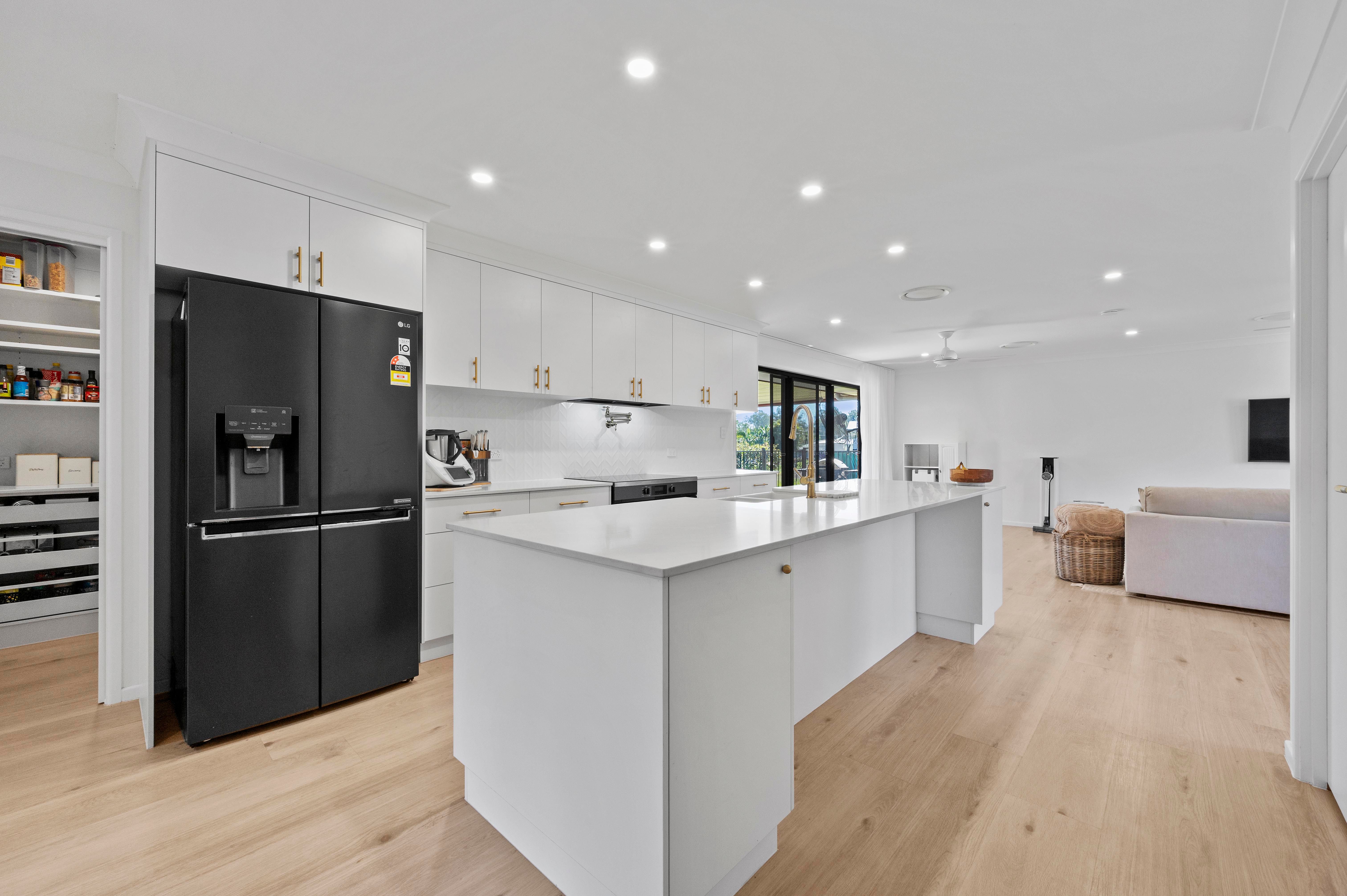18-20 Comet Court — photo 5 of 21