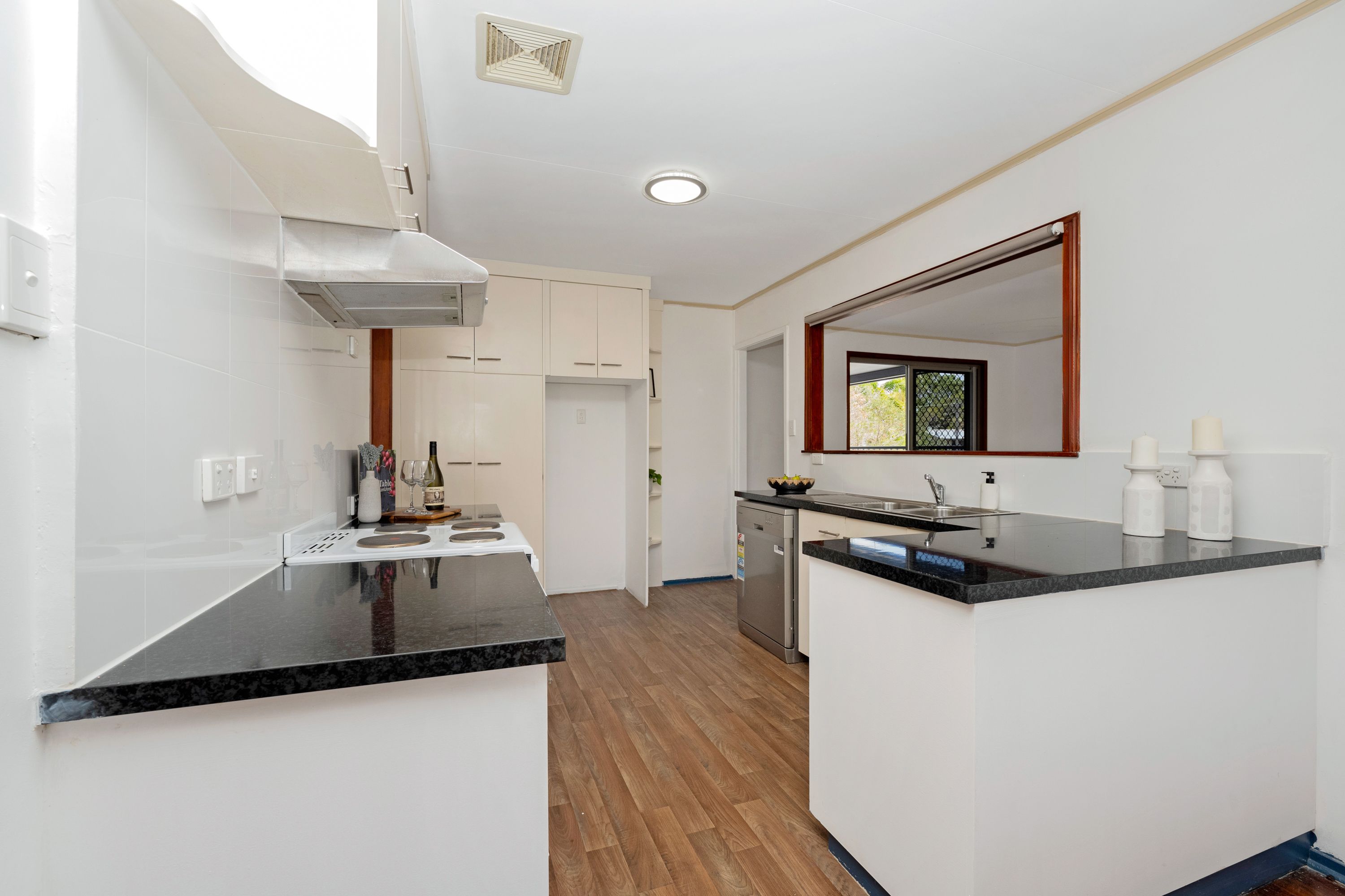 433 Fulham Road — photo 4 of 23