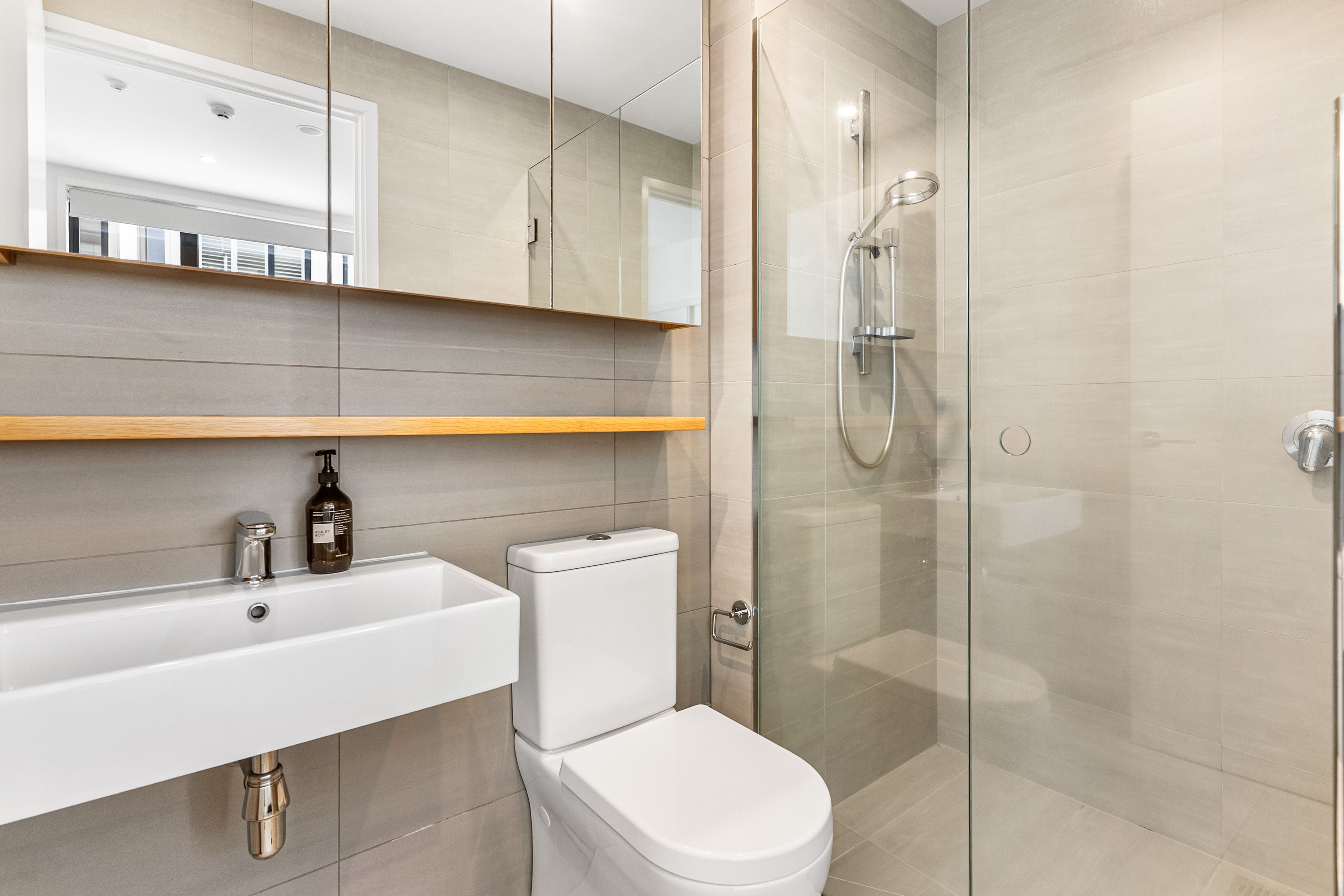 207/8A Lake Pupuke Drive, Takapuna, North Shore City