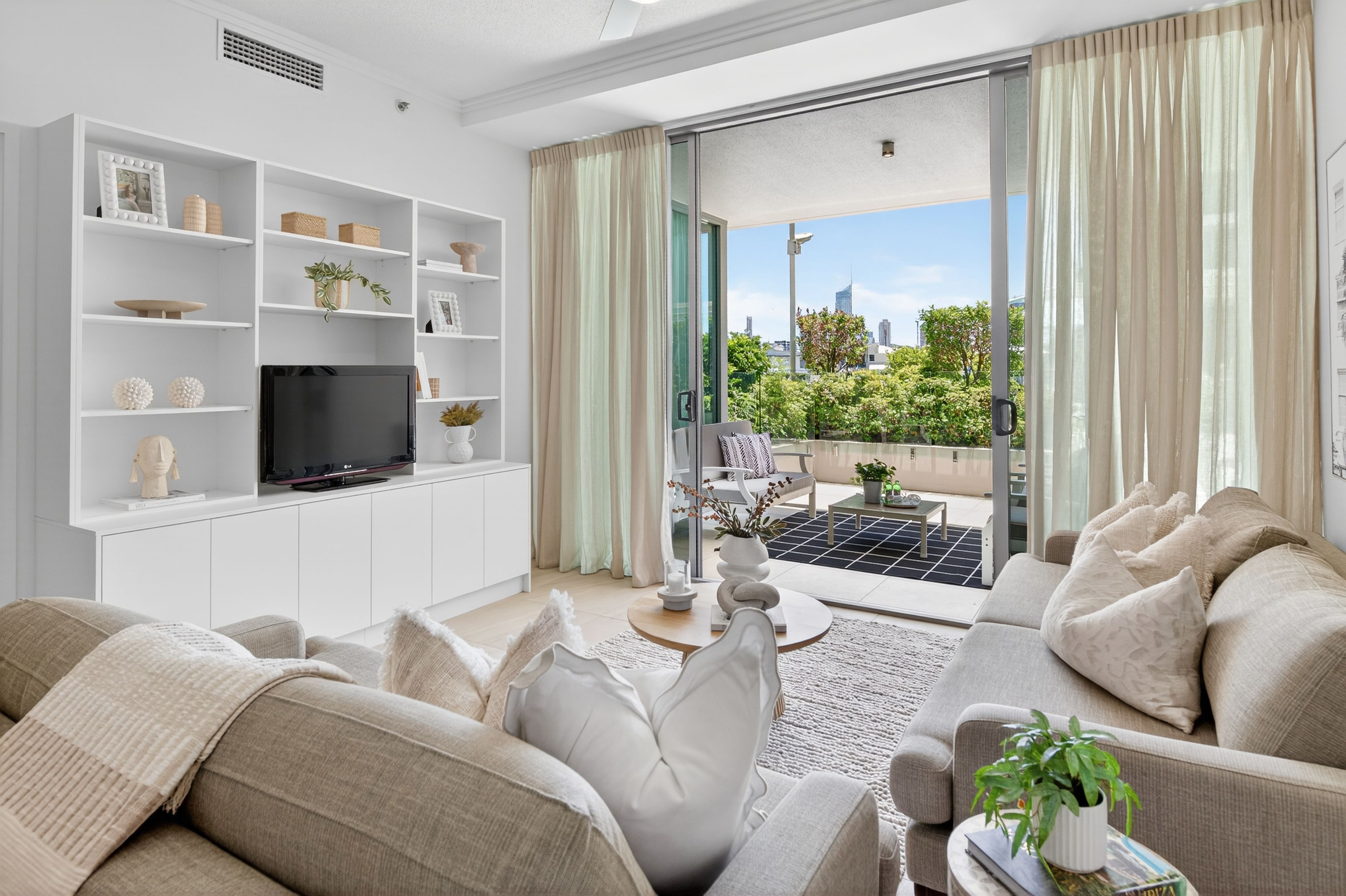 2010/33 T E Peters Drive, Broadbeach Waters, QLD 4218