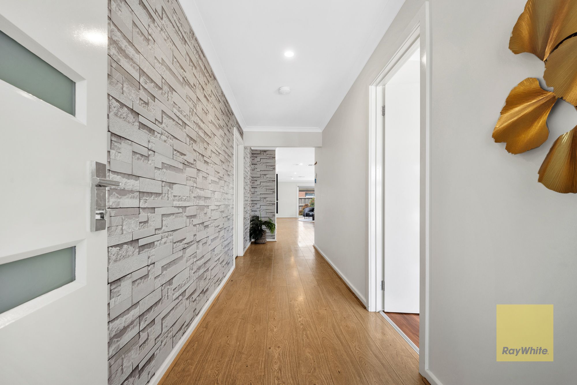 13 Edwin Close, MANOR LAKES, VIC 3024