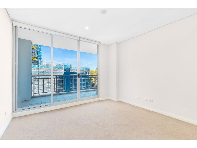 528/1 James Street — photo 4 of 10