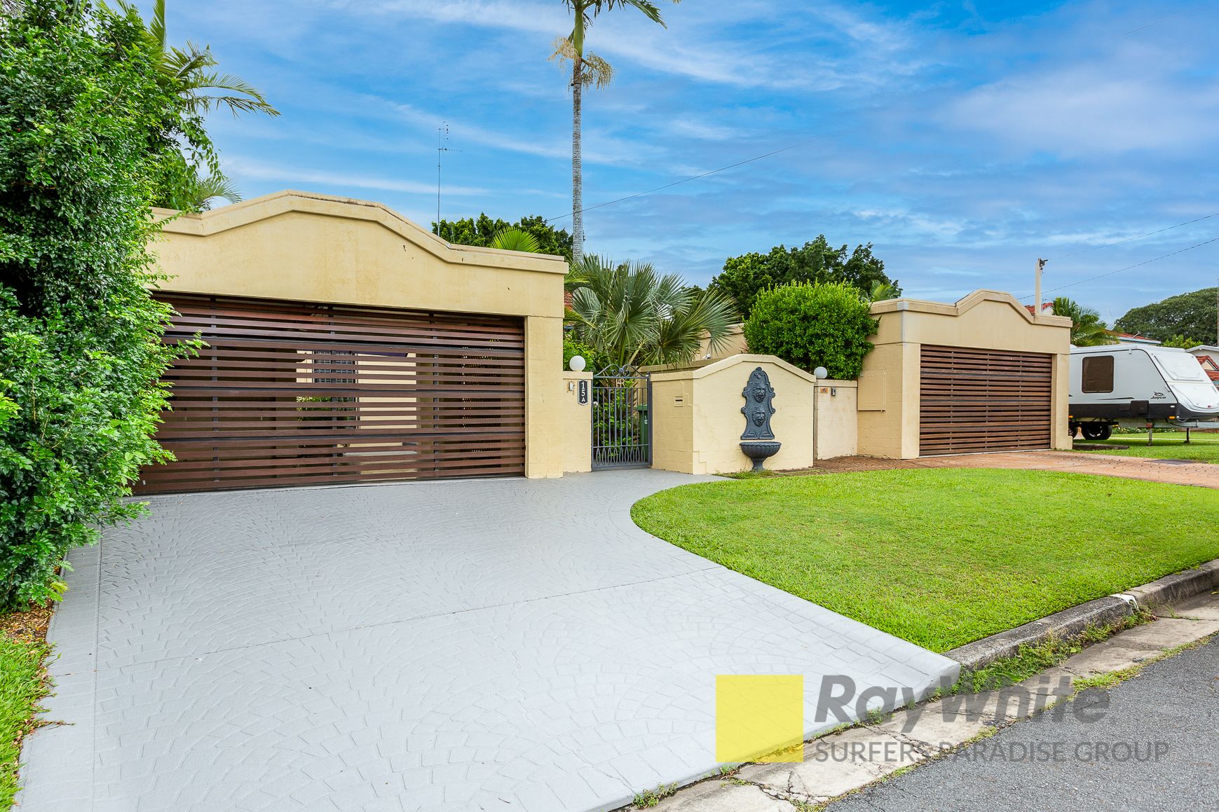 2/15 Poinciana Crescent, Bundall, QLD 4217
