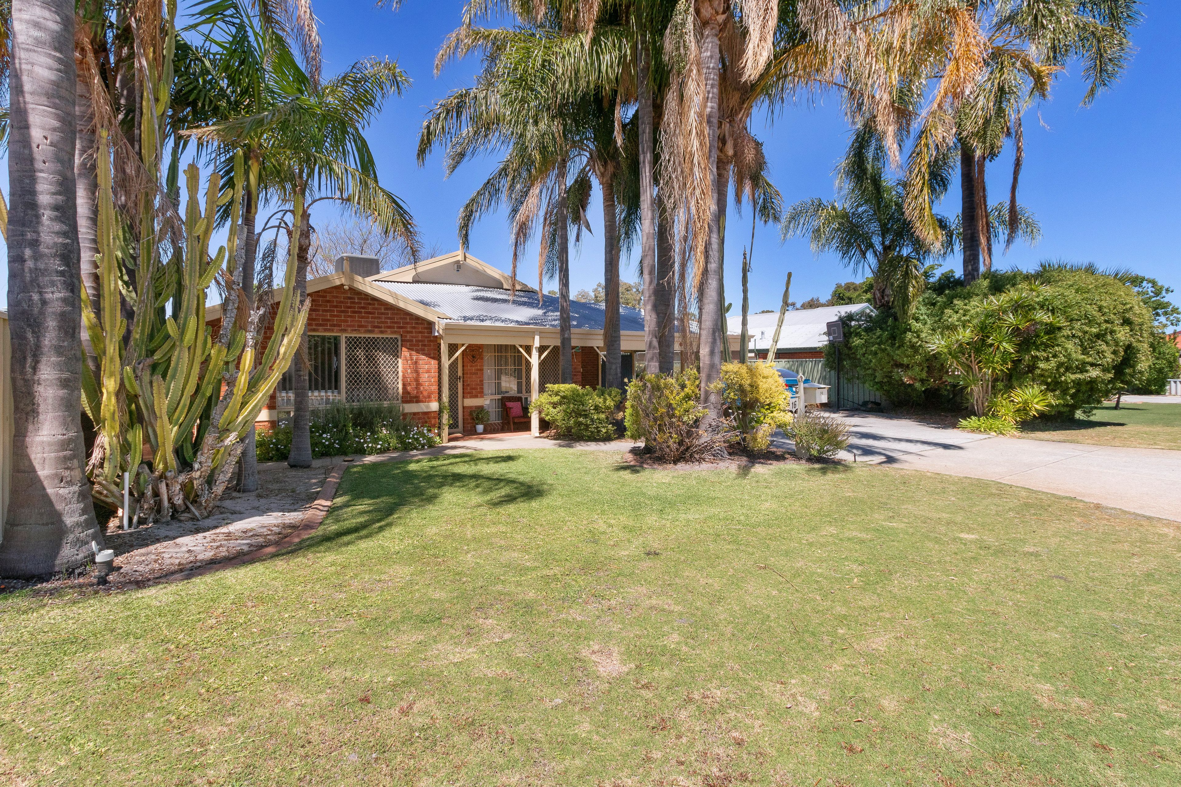 16 Sandalwood Close, Beechboro WA 6063