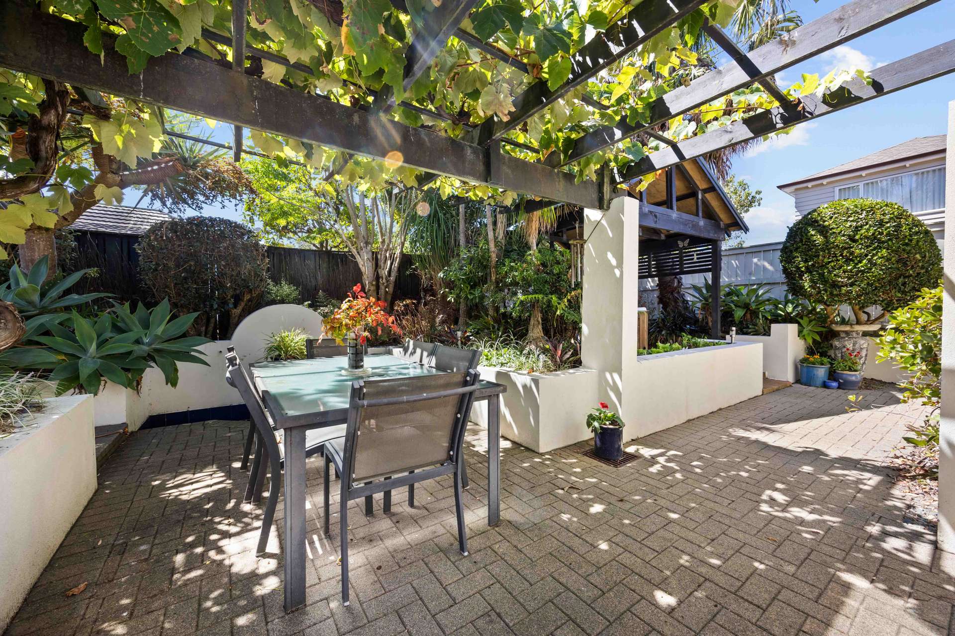 8 Hedge Row photo 5