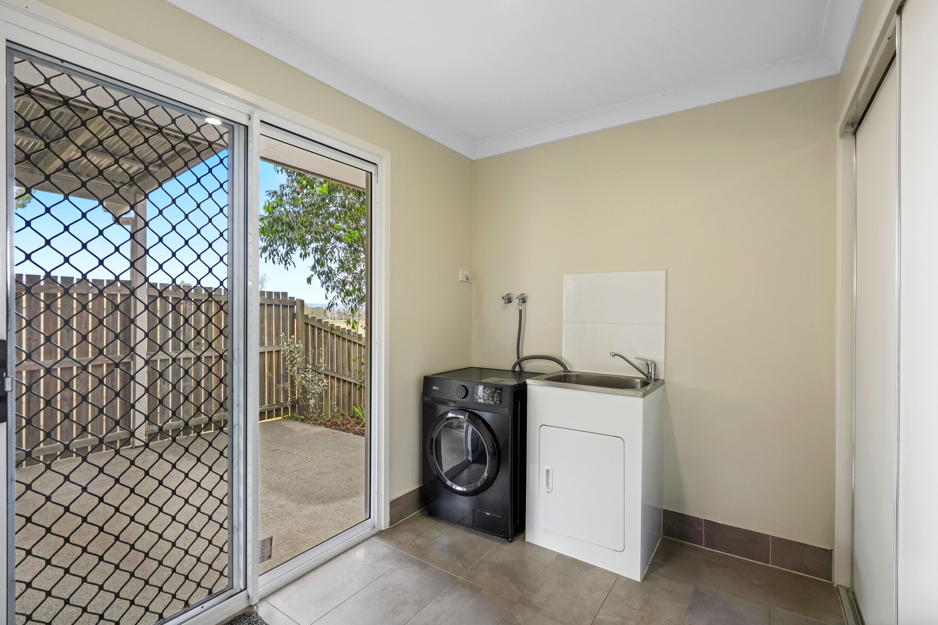 5936 Mount Lindesay Highway — photo 13 of 30