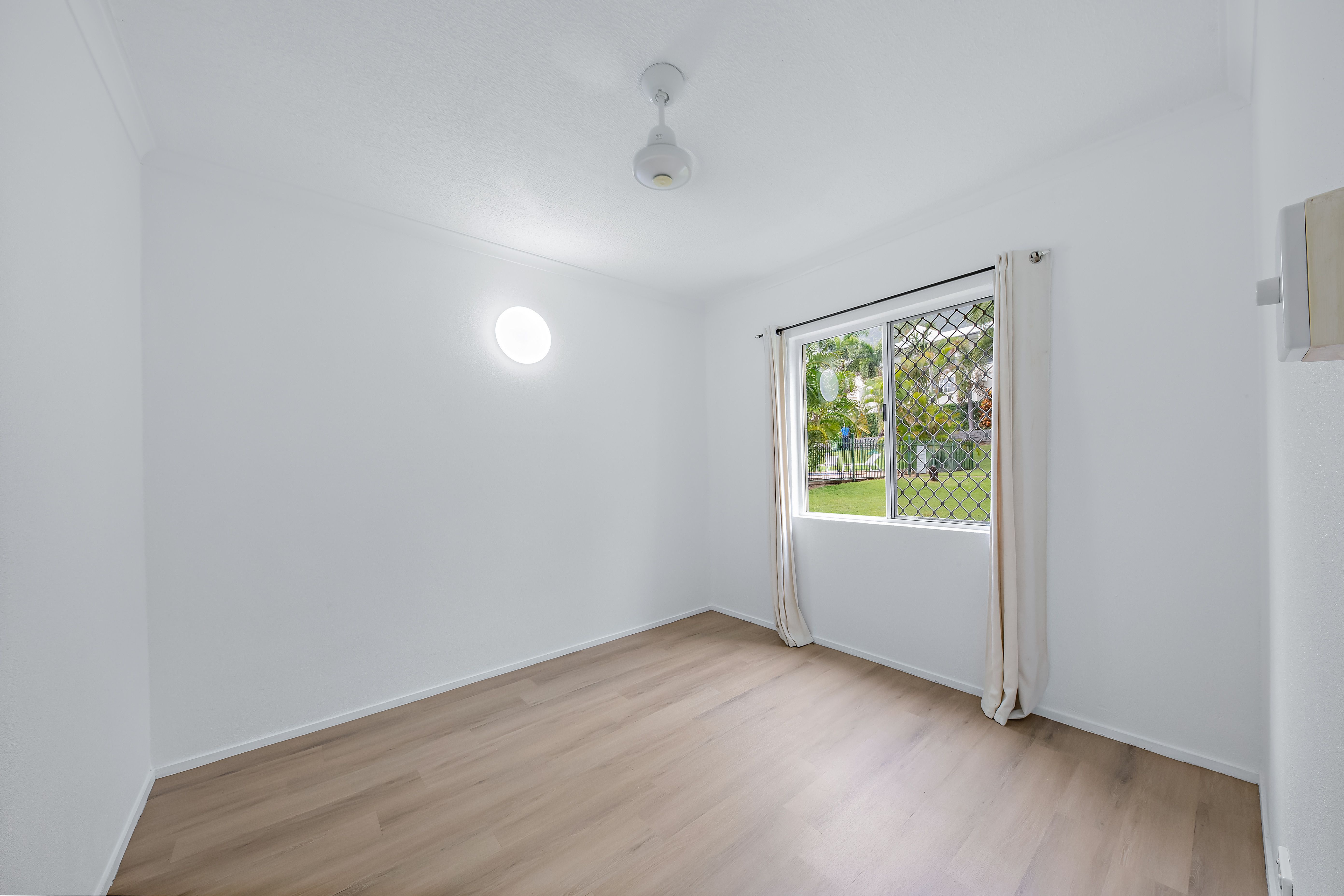 70/3 Eshelby Drive — photo 7 of 13