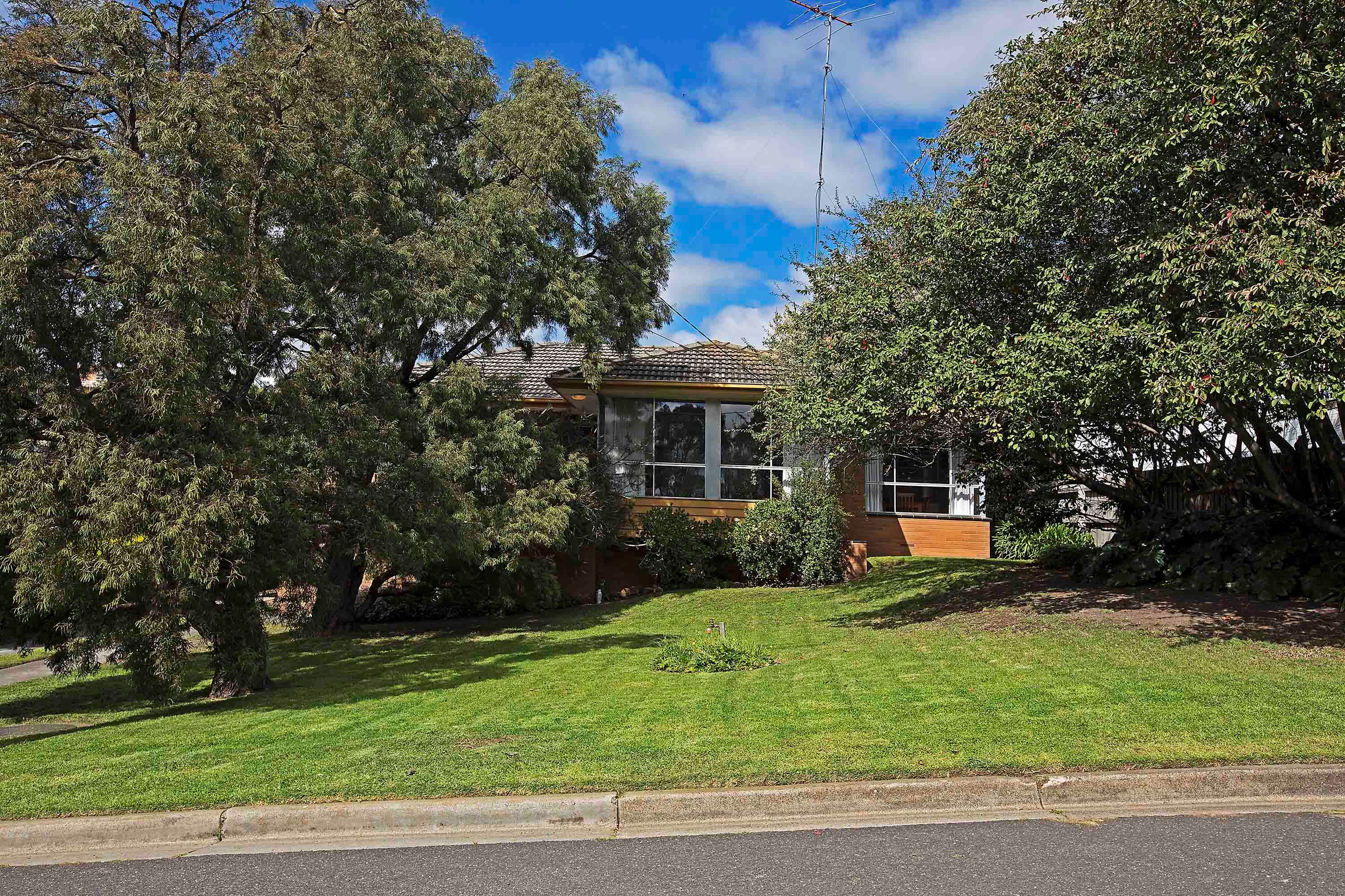 6 Riverglen Court, Belmont, VIC 3216