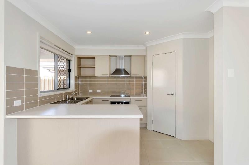 9 Pleasant Street, South Ripley, QLD 4306