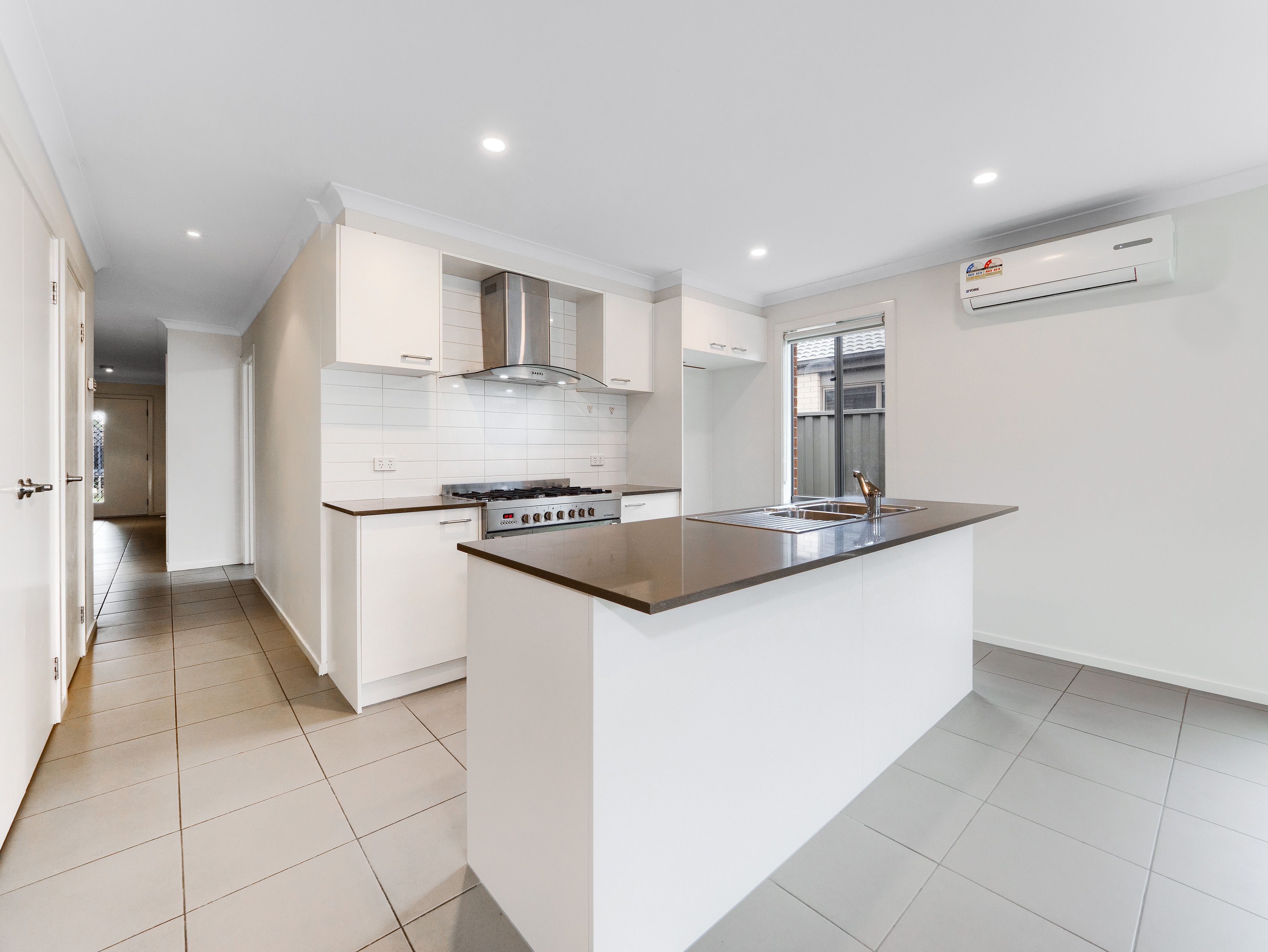 4 Vollone Place, Cranbourne East, VIC 3977