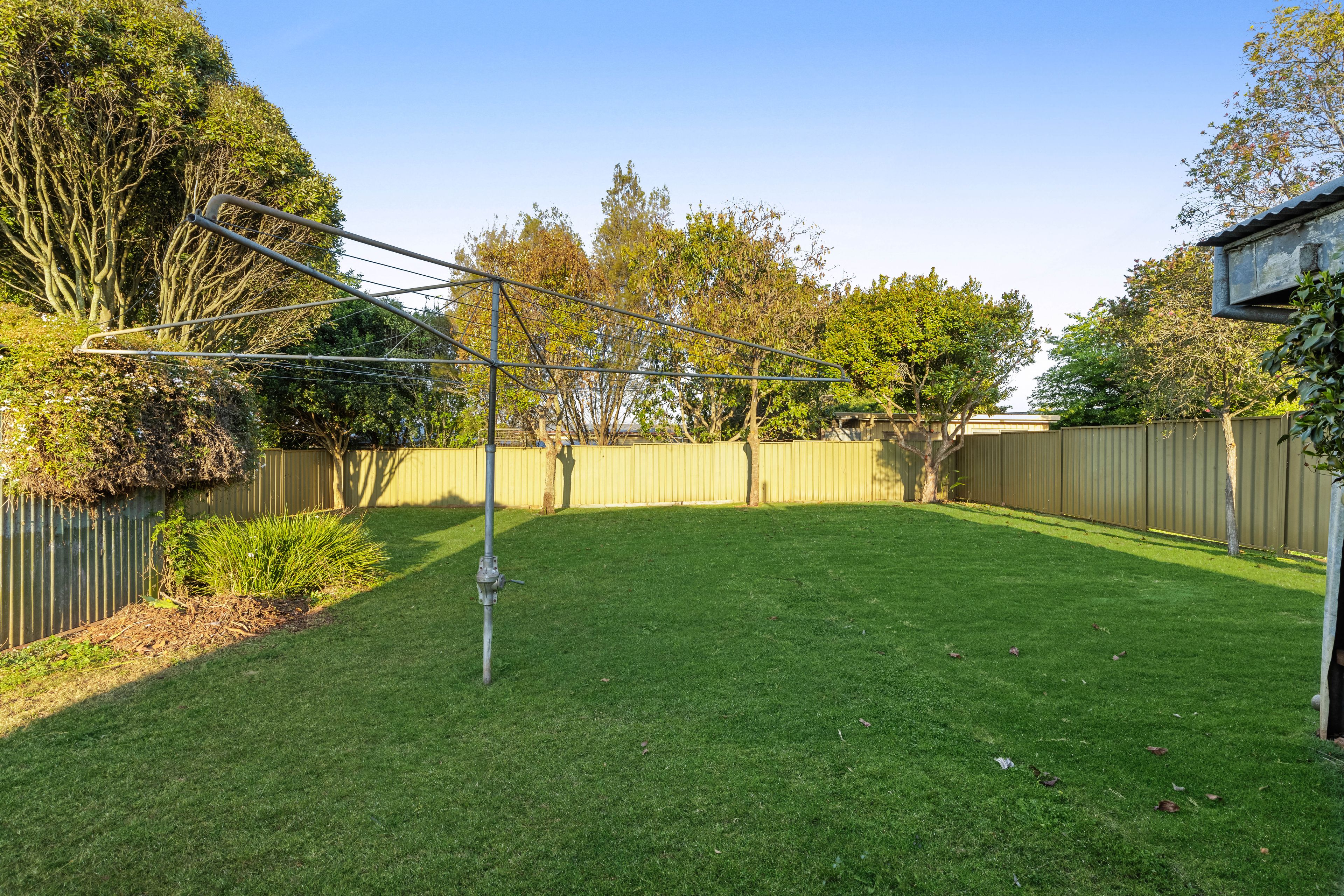 28 Lloyd Street — photo 10 of 10