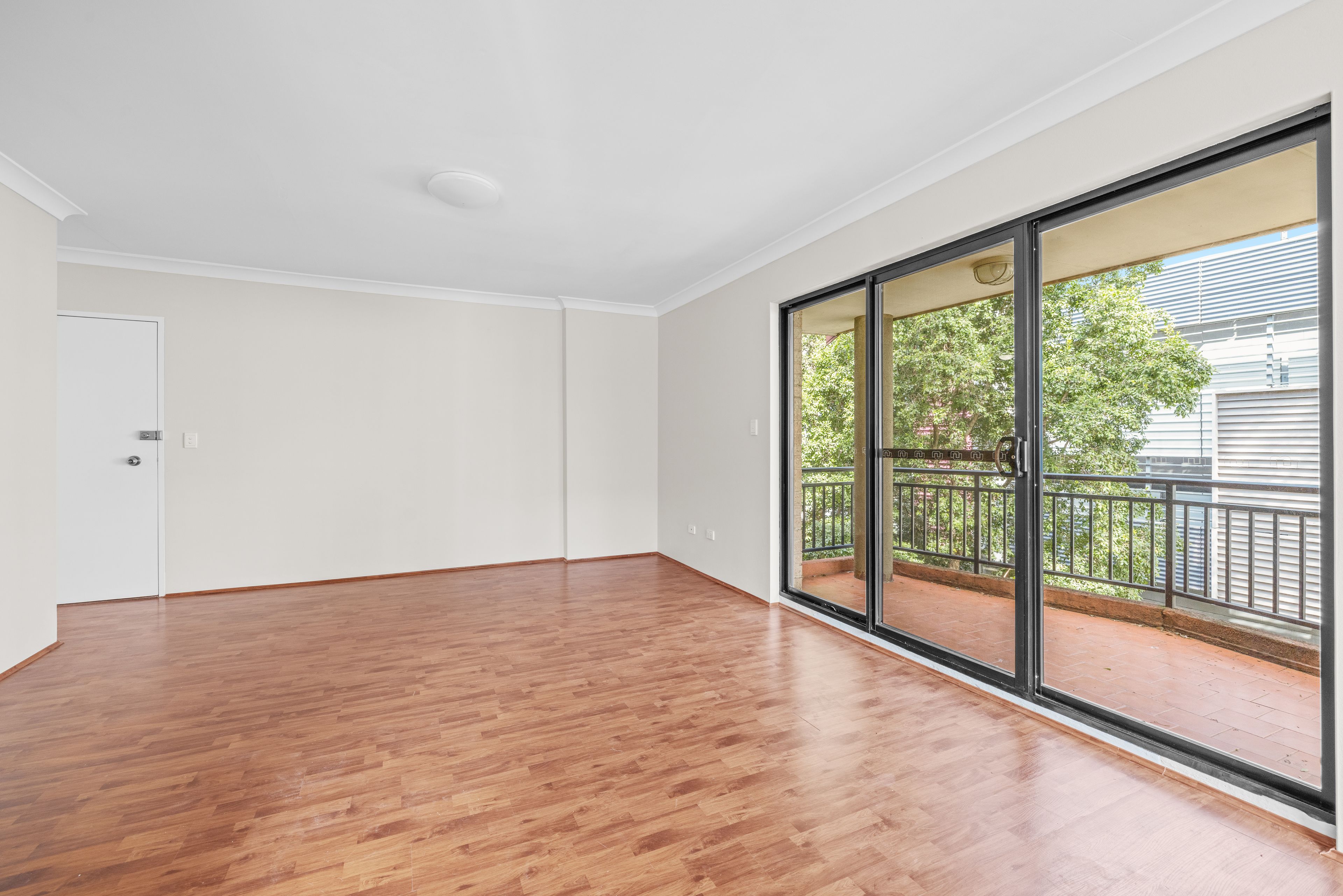 21/48-52 Neil Street — photo 2 of 12