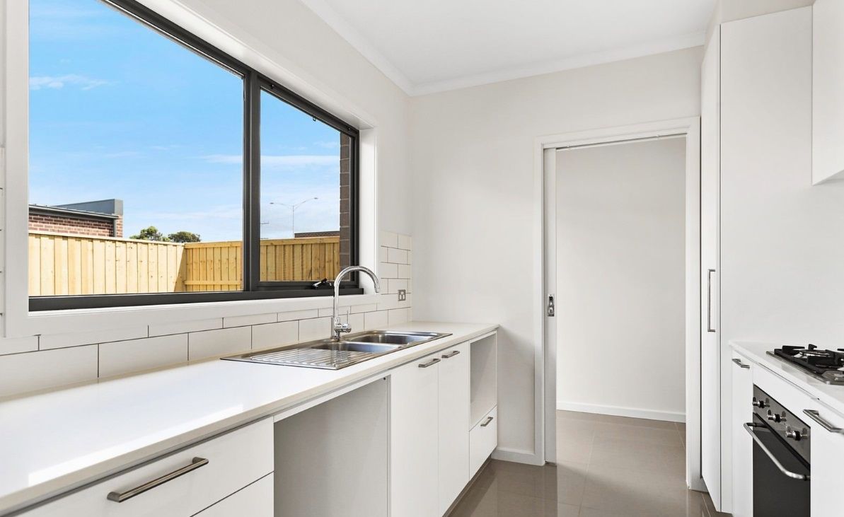 24 Beachwood Drive, Wantirna South, VIC 3152