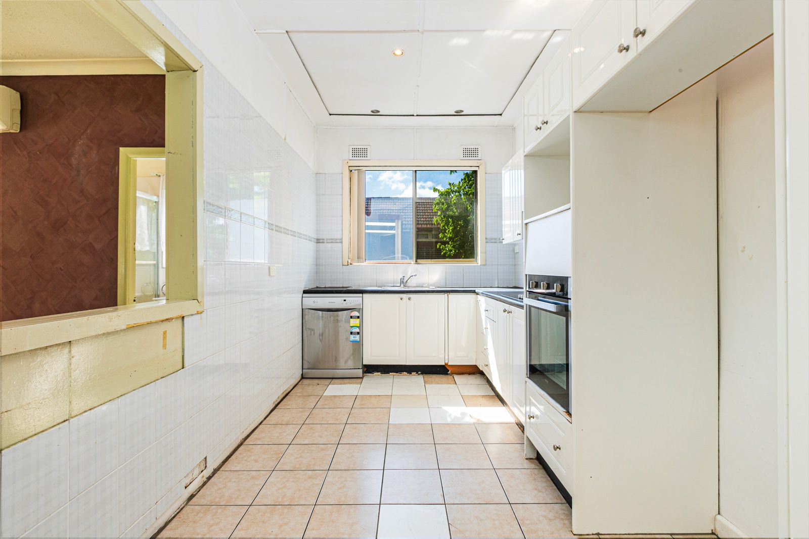 33 Coveny Street — photo 3 of 8