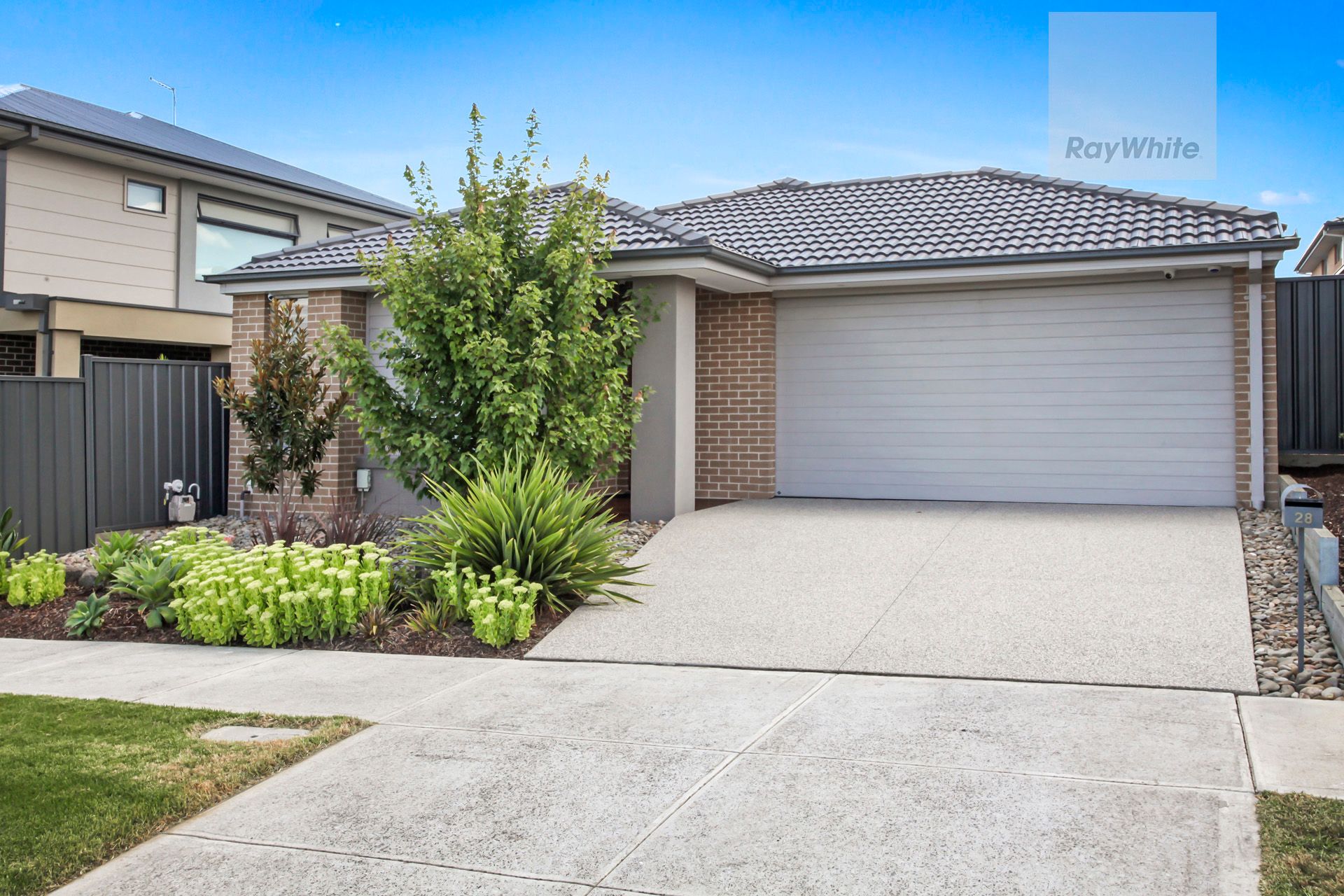 28 Frontier Avenue, Greenvale, VIC 3059