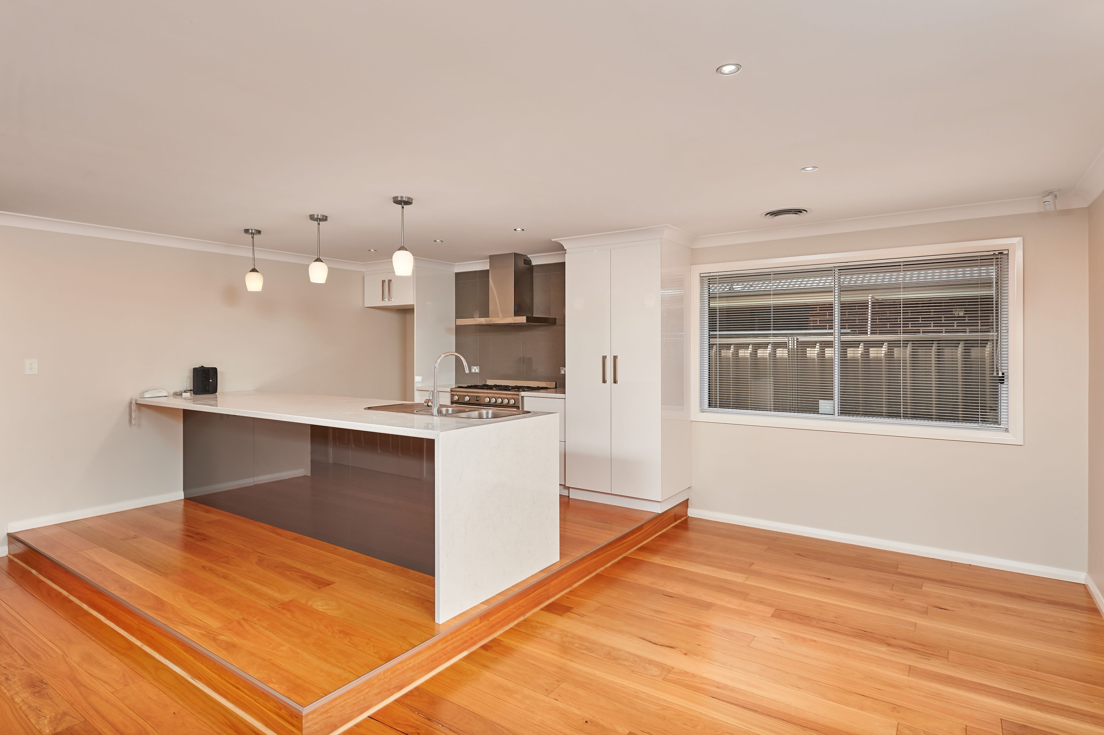 1 Warambee Street, Glenfield Park, NSW 2650