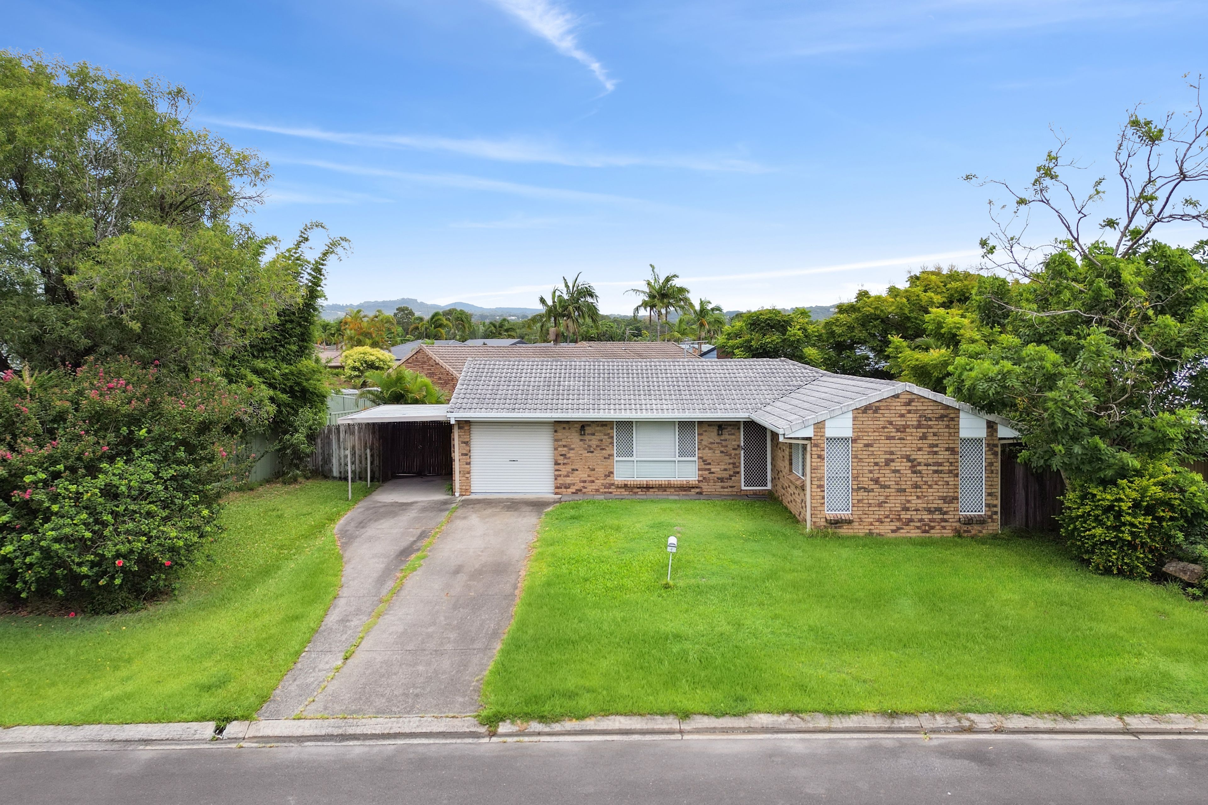 4 Southlake Drive, Varsity Lakes, QLD 4227