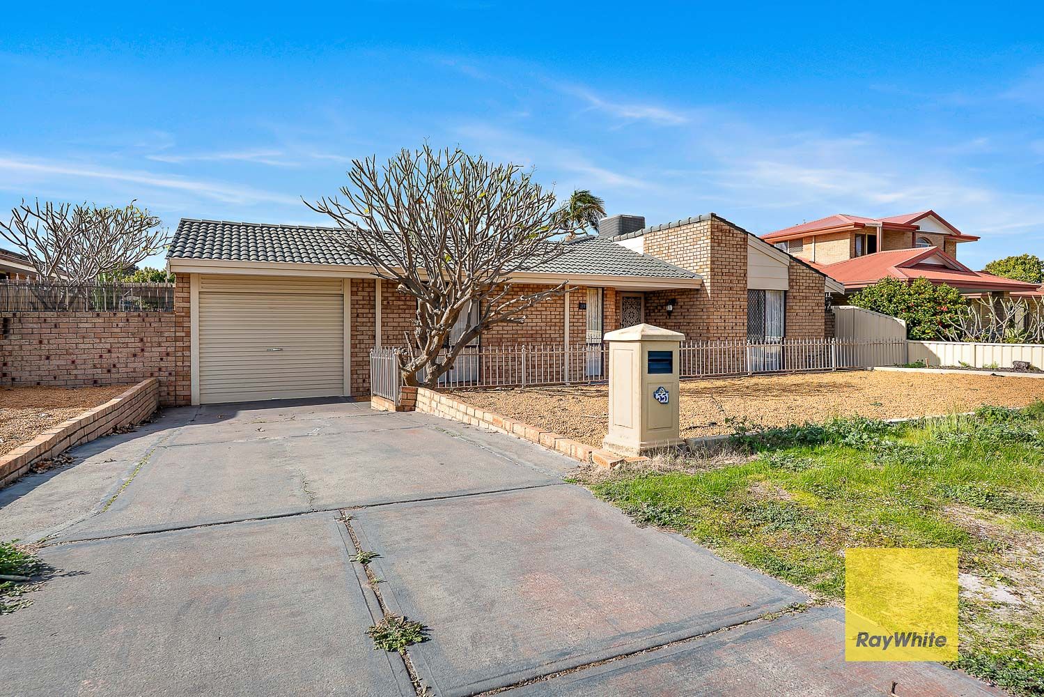 33 Forest Lakes Drive, Thornlie, WA 6108