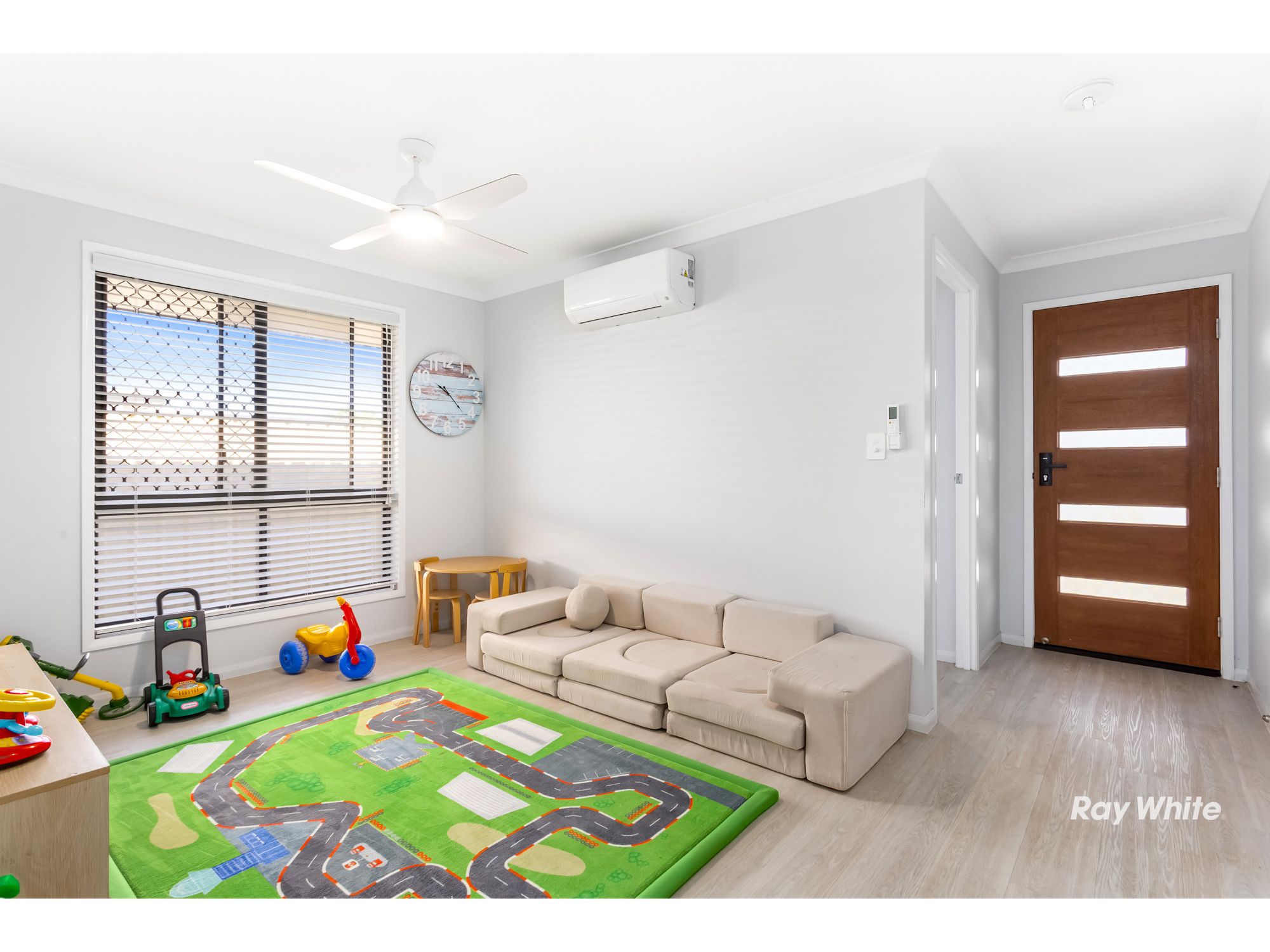 1/85 Monaco Drive — photo 8 of 17