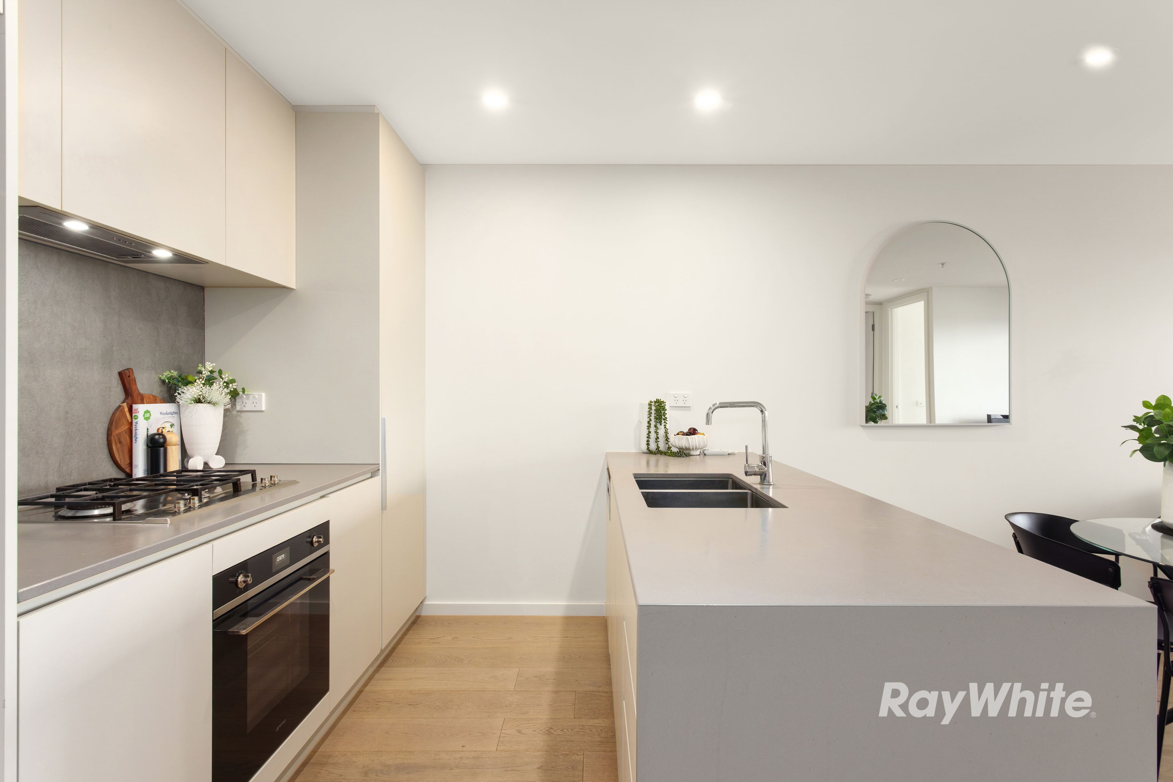 802/16 Woorayl Street — photo 5 of 14