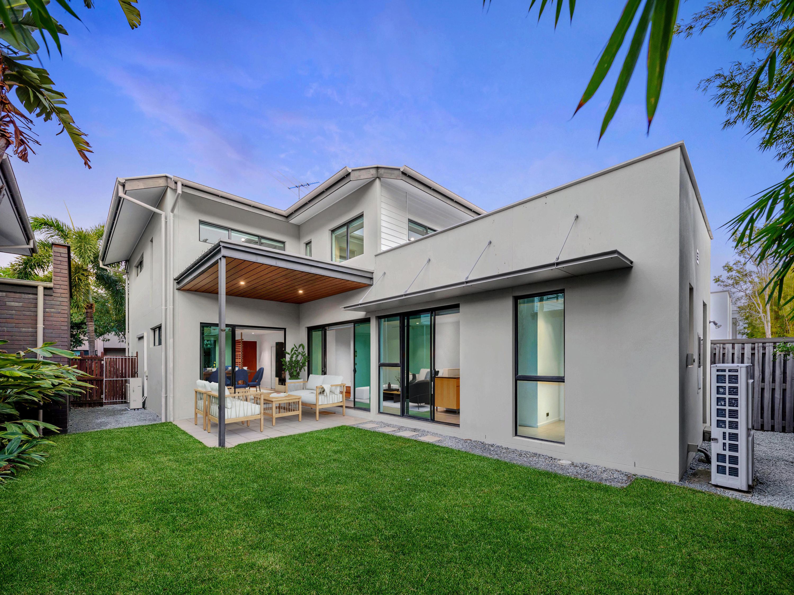 32 Shore Crescent, Bulimba, QLD 4171