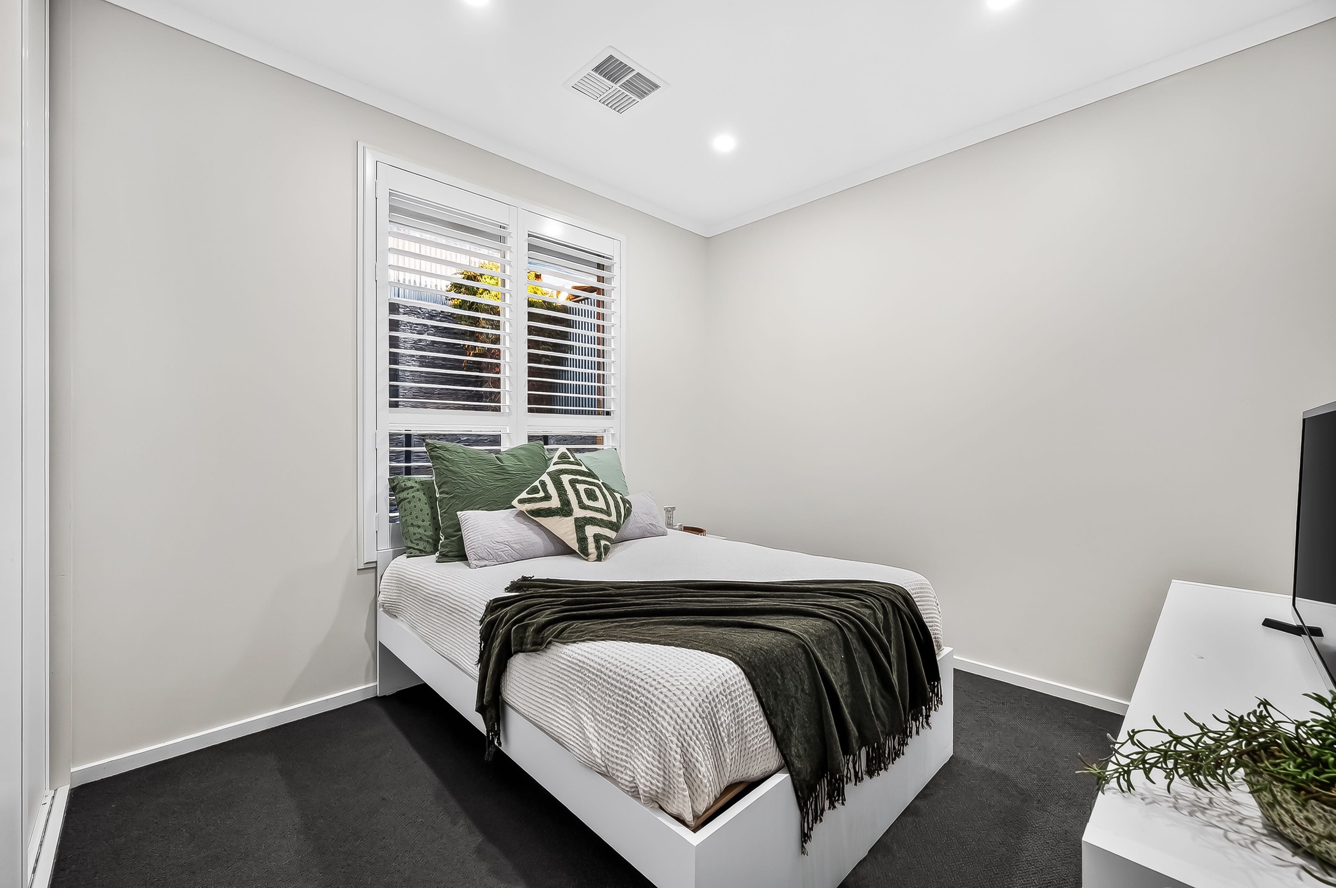 13 Ogilvy Road — photo 10 of 19