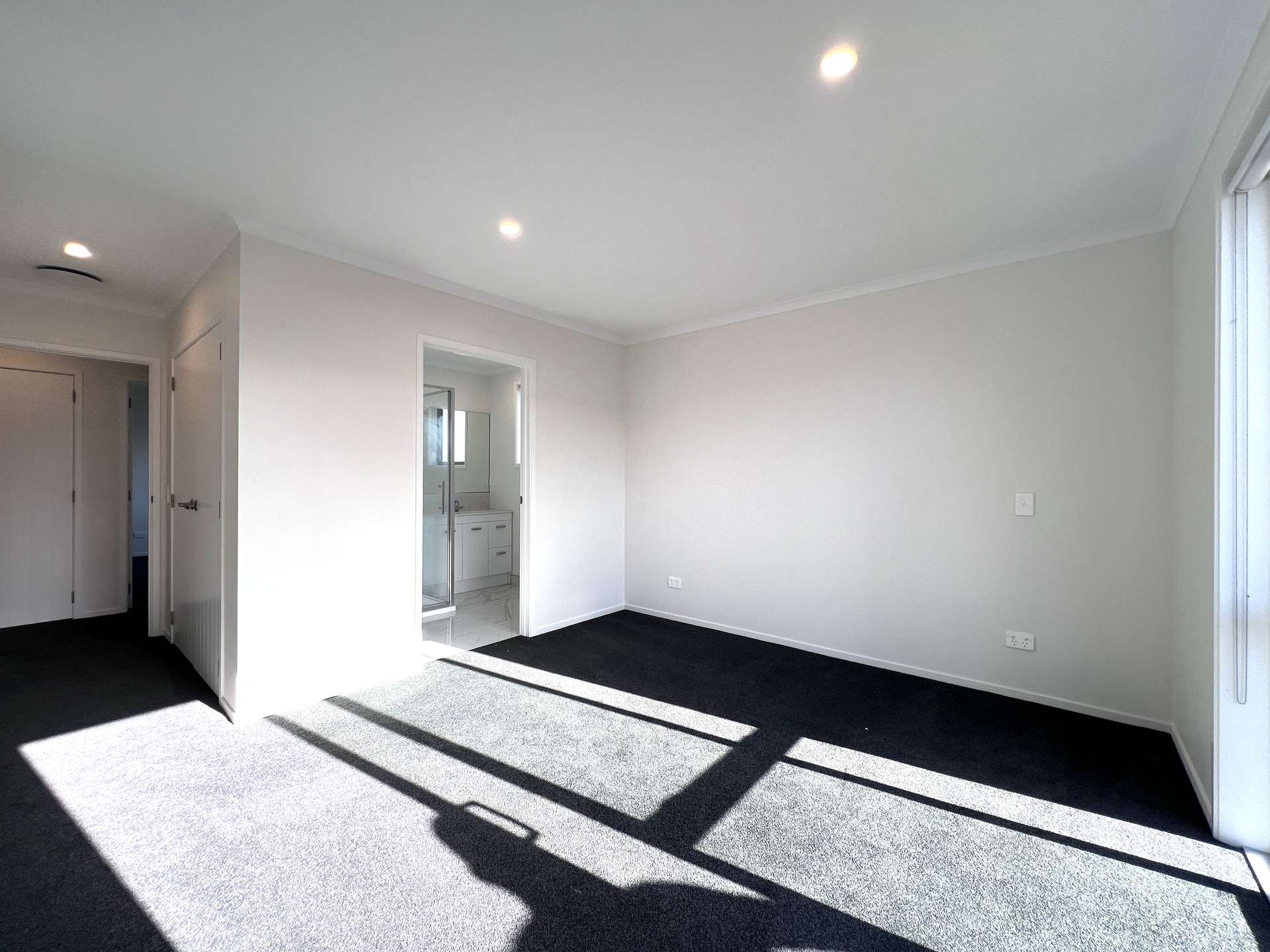 11B Humber Crescent photo 6