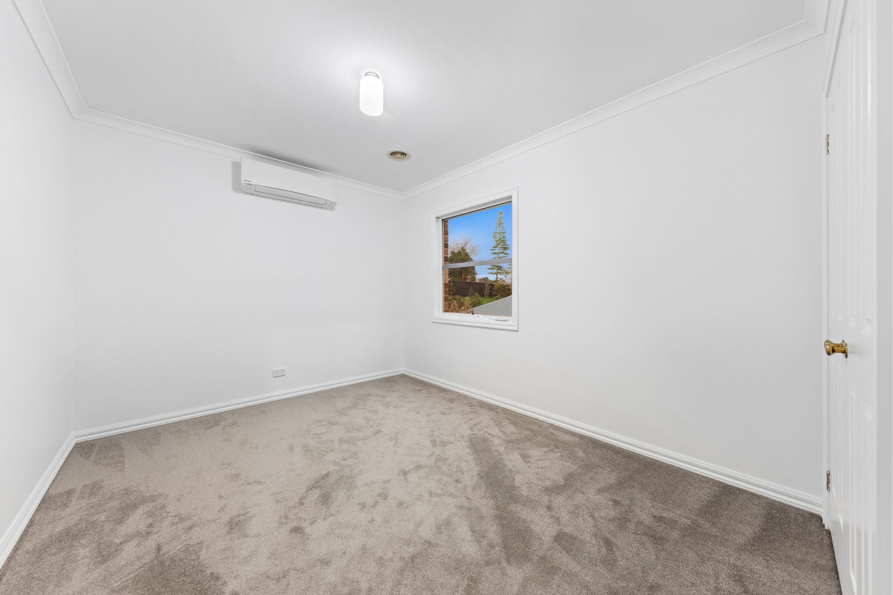 24 Pioneers Crescent — photo 23 of 30