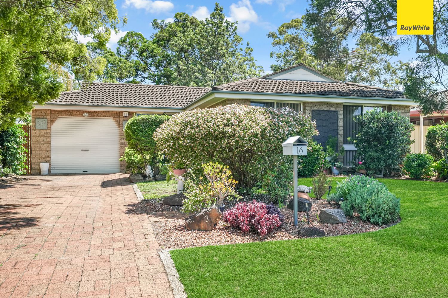 16 Barnard Crescent, Oakhurst NSW 2761