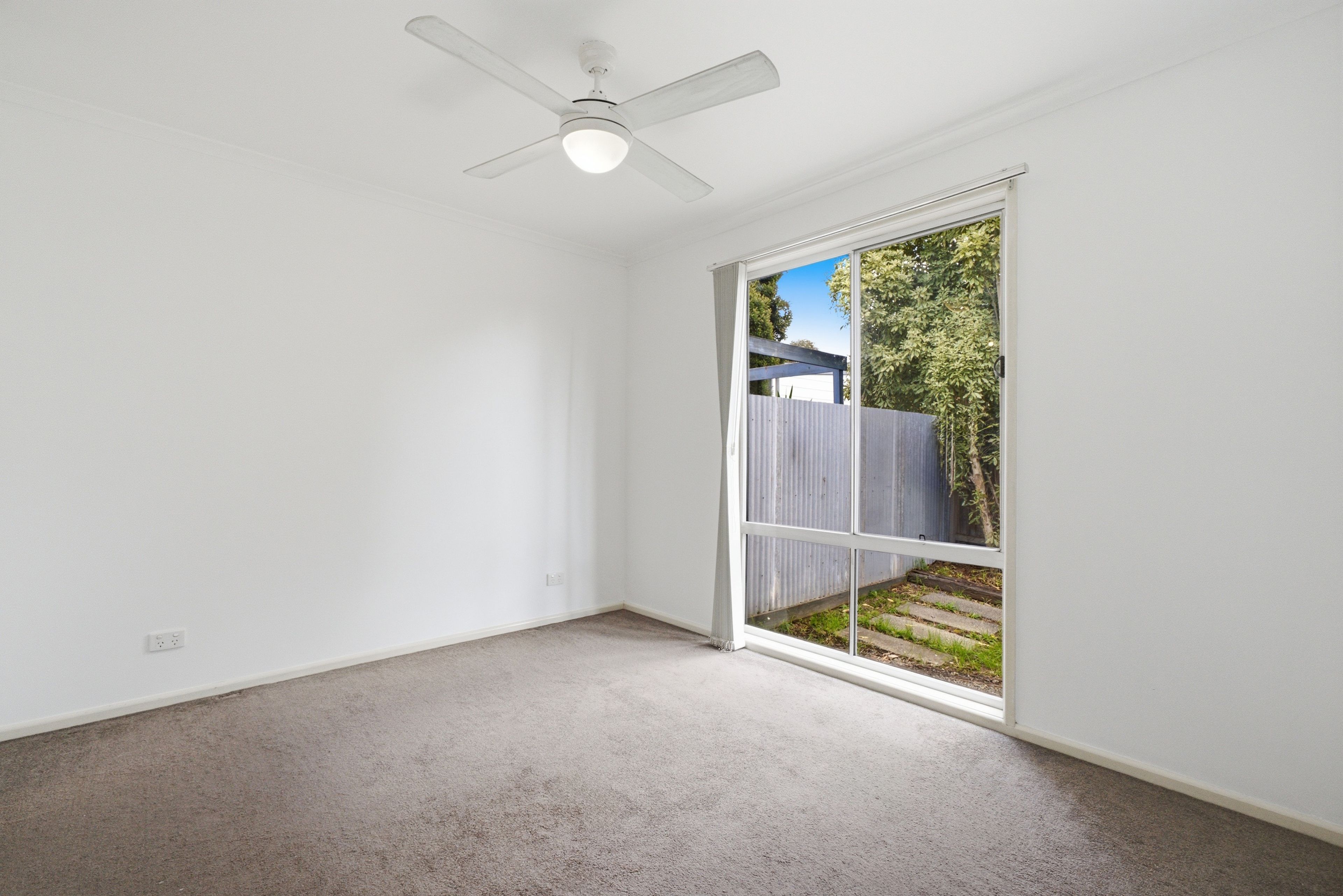 15a Boyana Crescent — photo 3 of 5