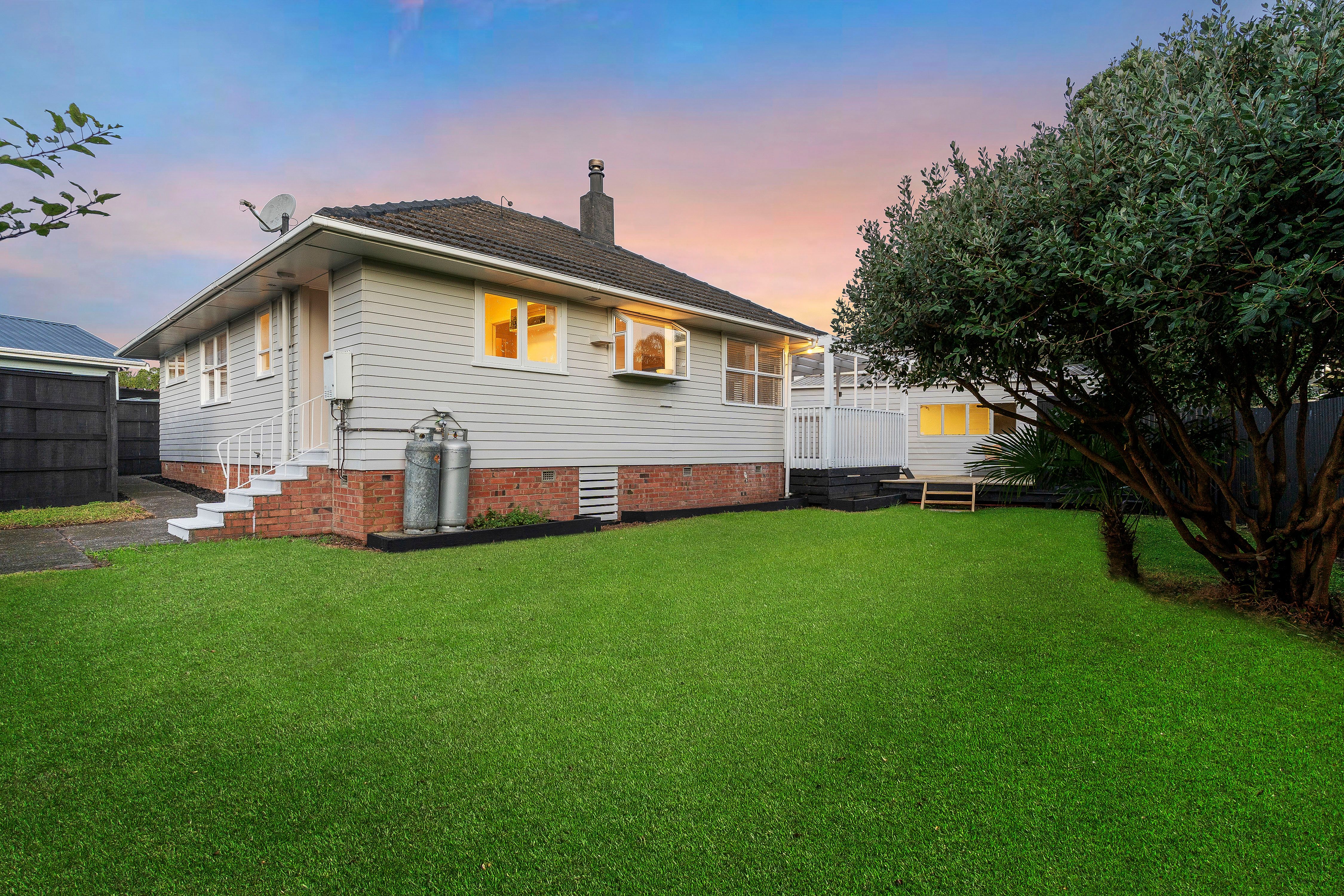 2/23 Mickle Street, Te Atatu South, Waitakere City