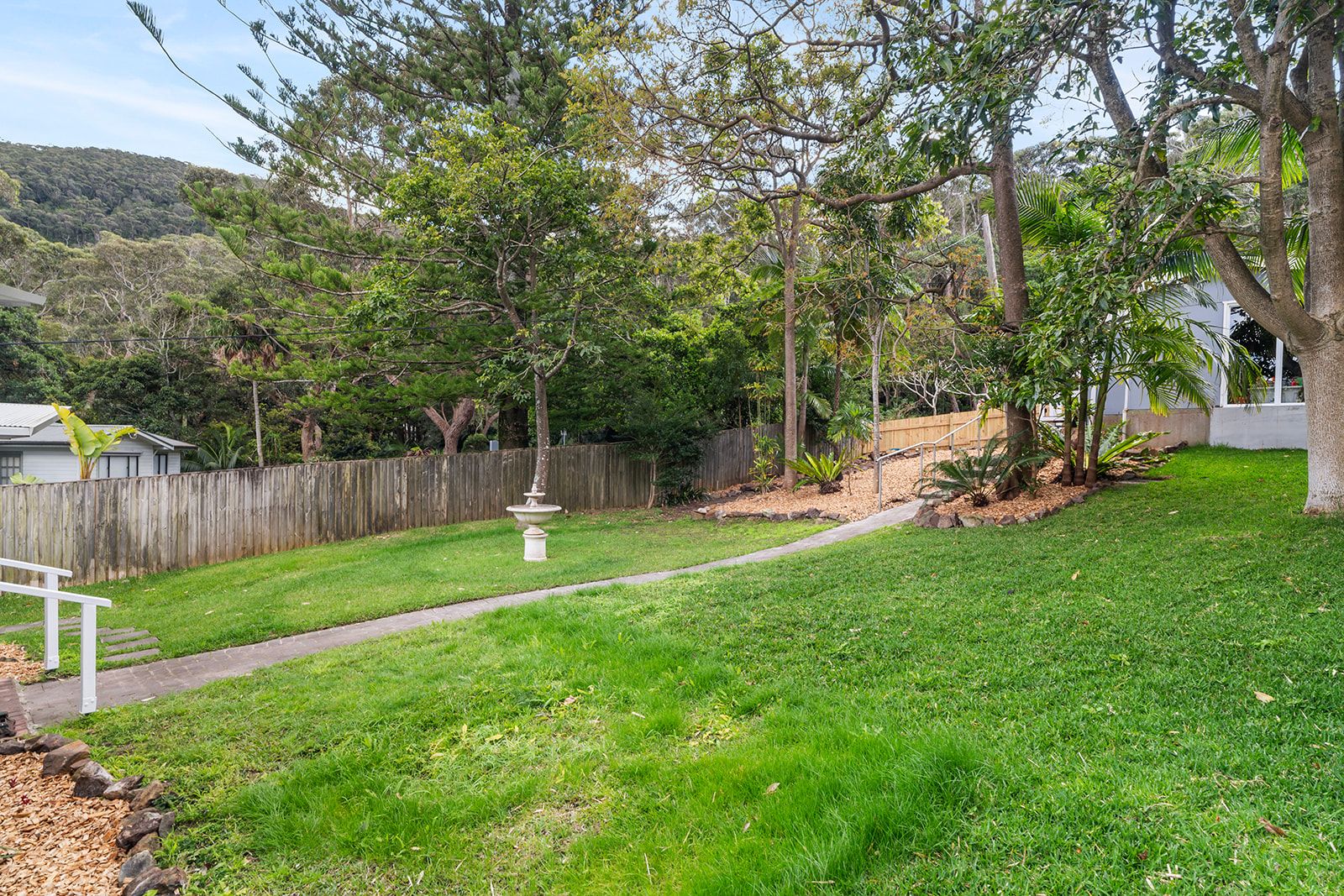 39 Chellow Dene Avenue — photo 15 of 17