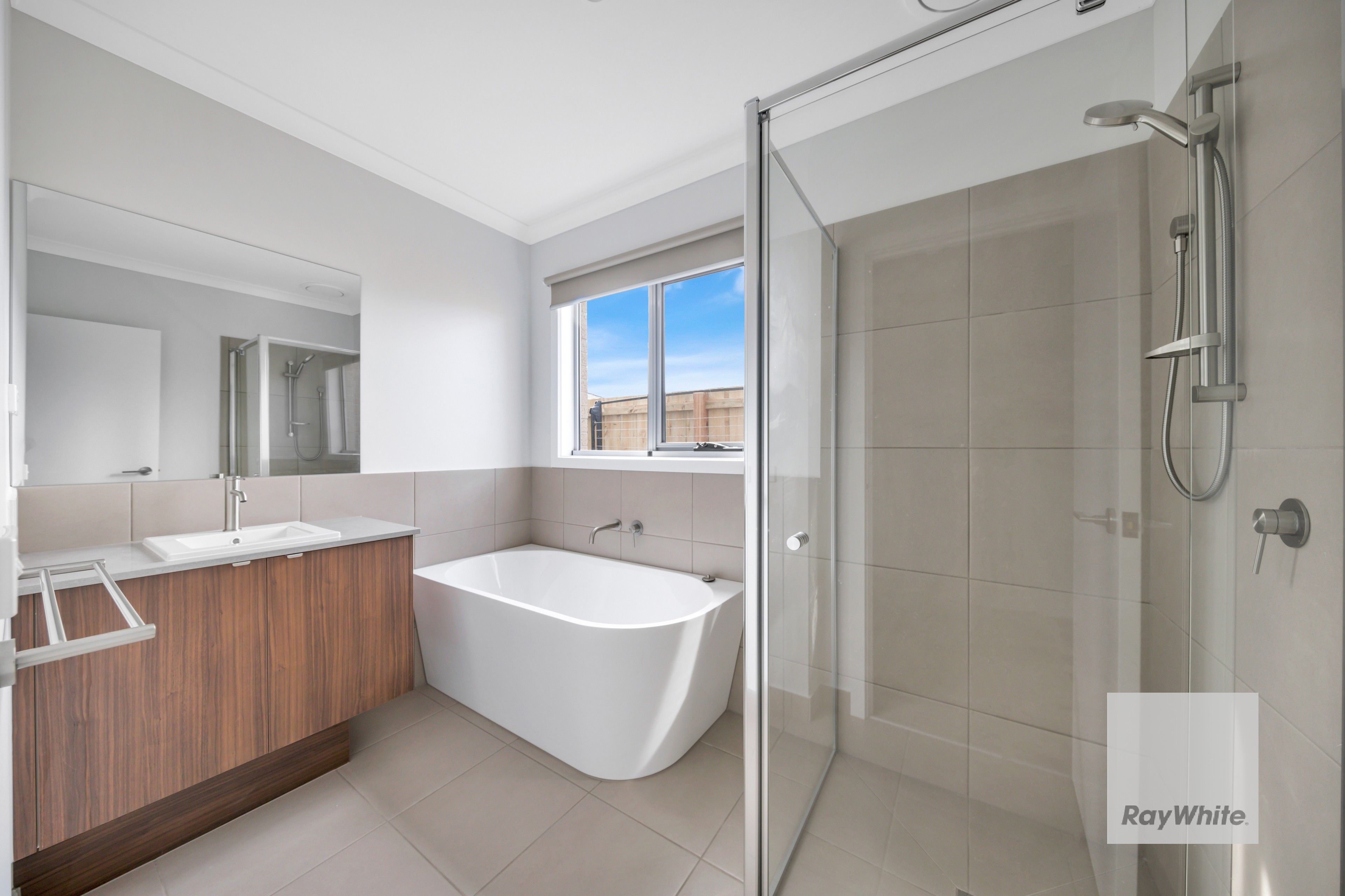 165 Whitecross Drive — photo 4 of 8