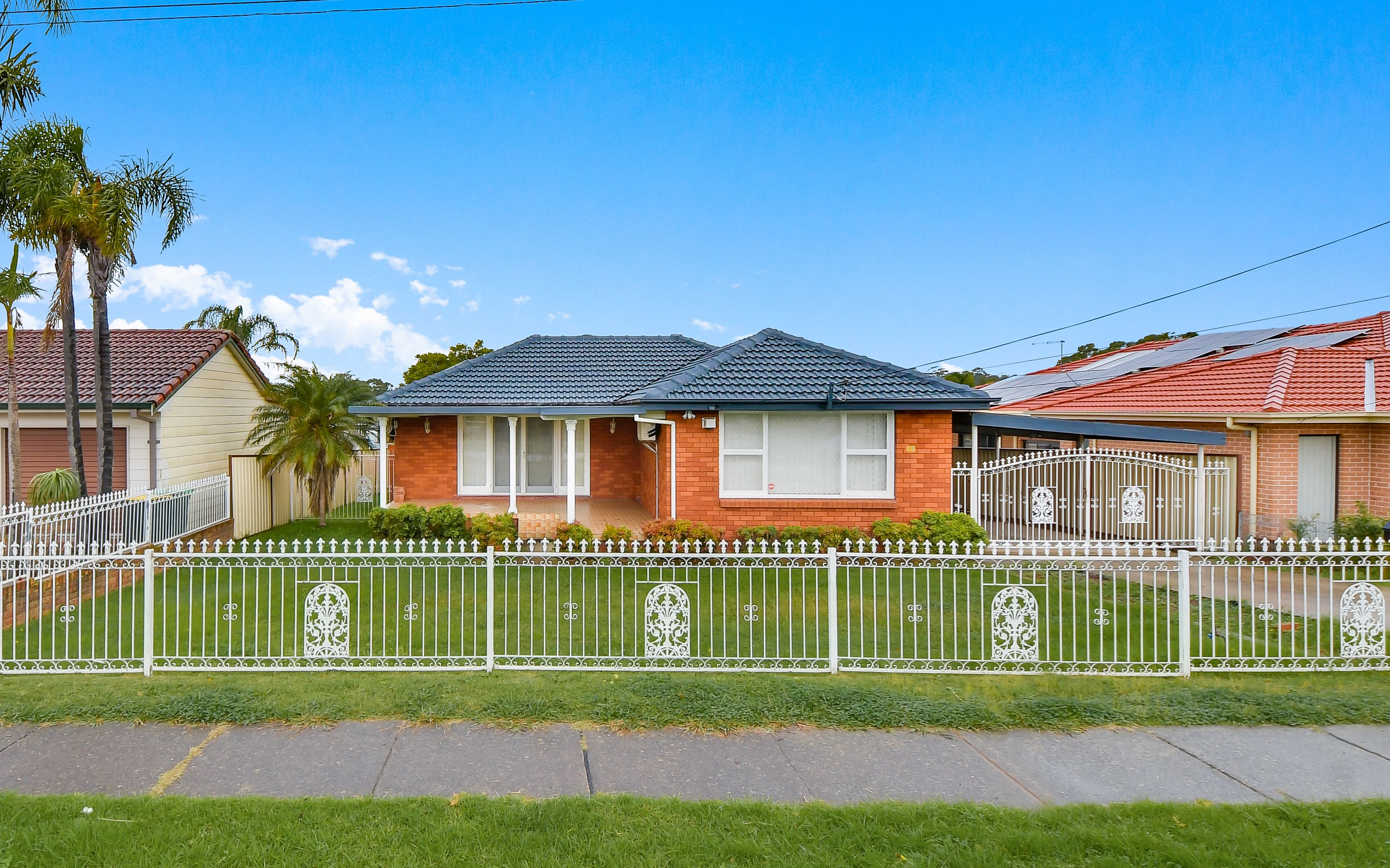15 Wattle Avenue, Macquarie Fields NSW 2564