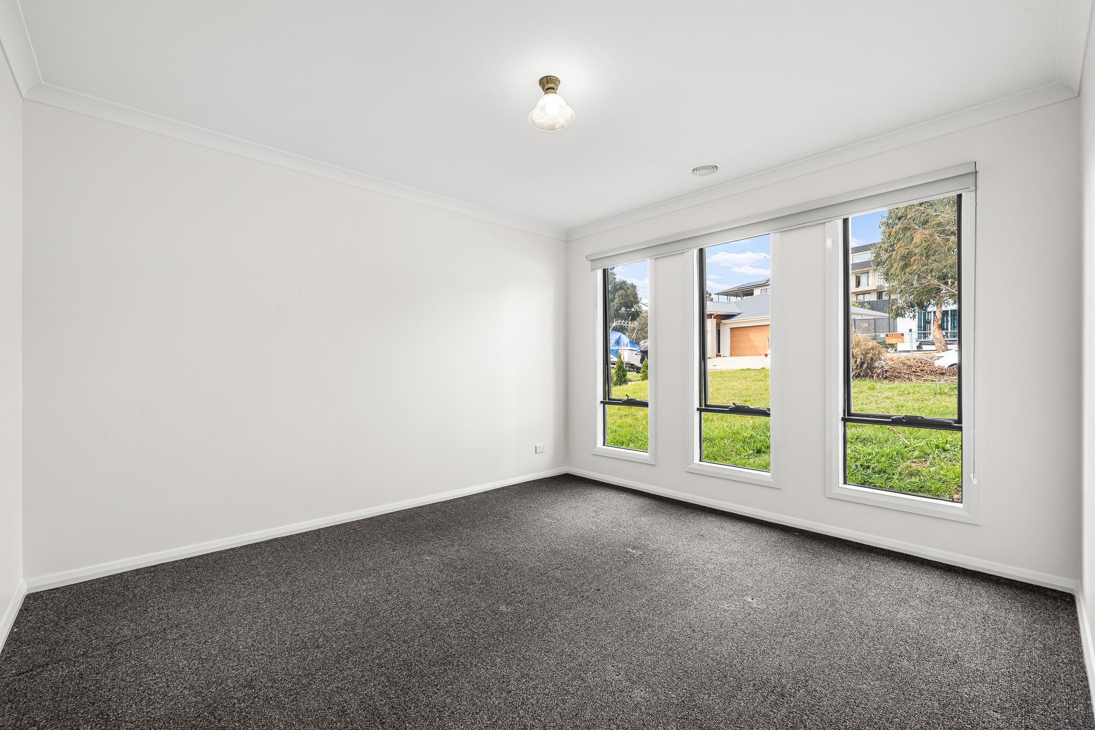 32 Eastbourne Crescent — photo 6 of 12