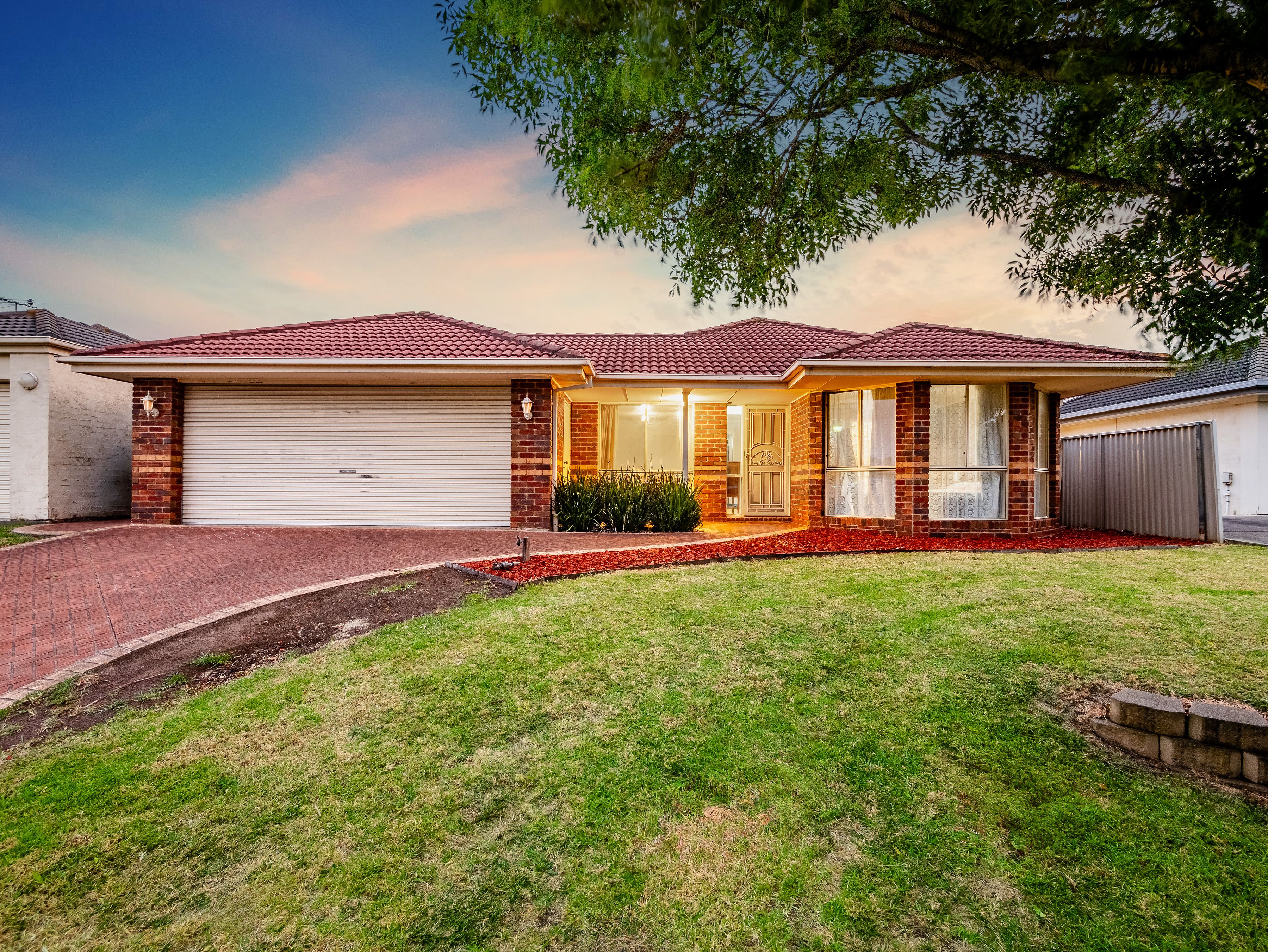 27 Hazelmere Avenue, Cranbourne West VIC 3977
