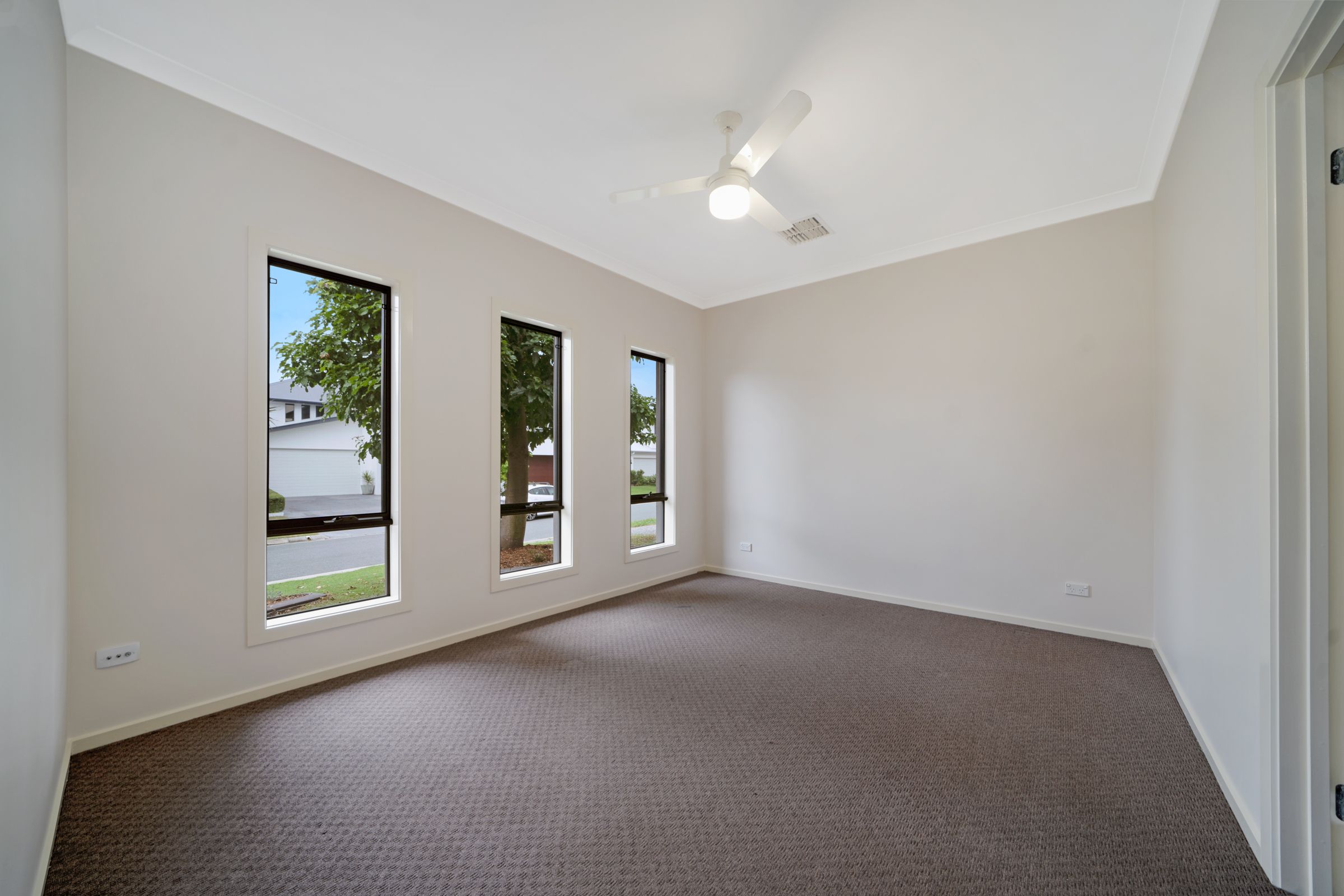 27 Dunes Crescent, North Lakes, QLD 4509