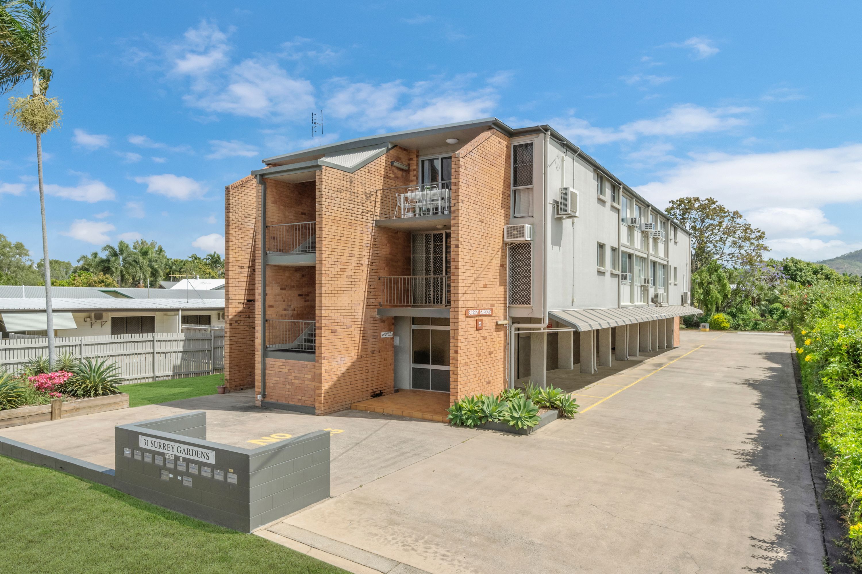2/31 Surrey Street, Hyde Park, QLD 4812