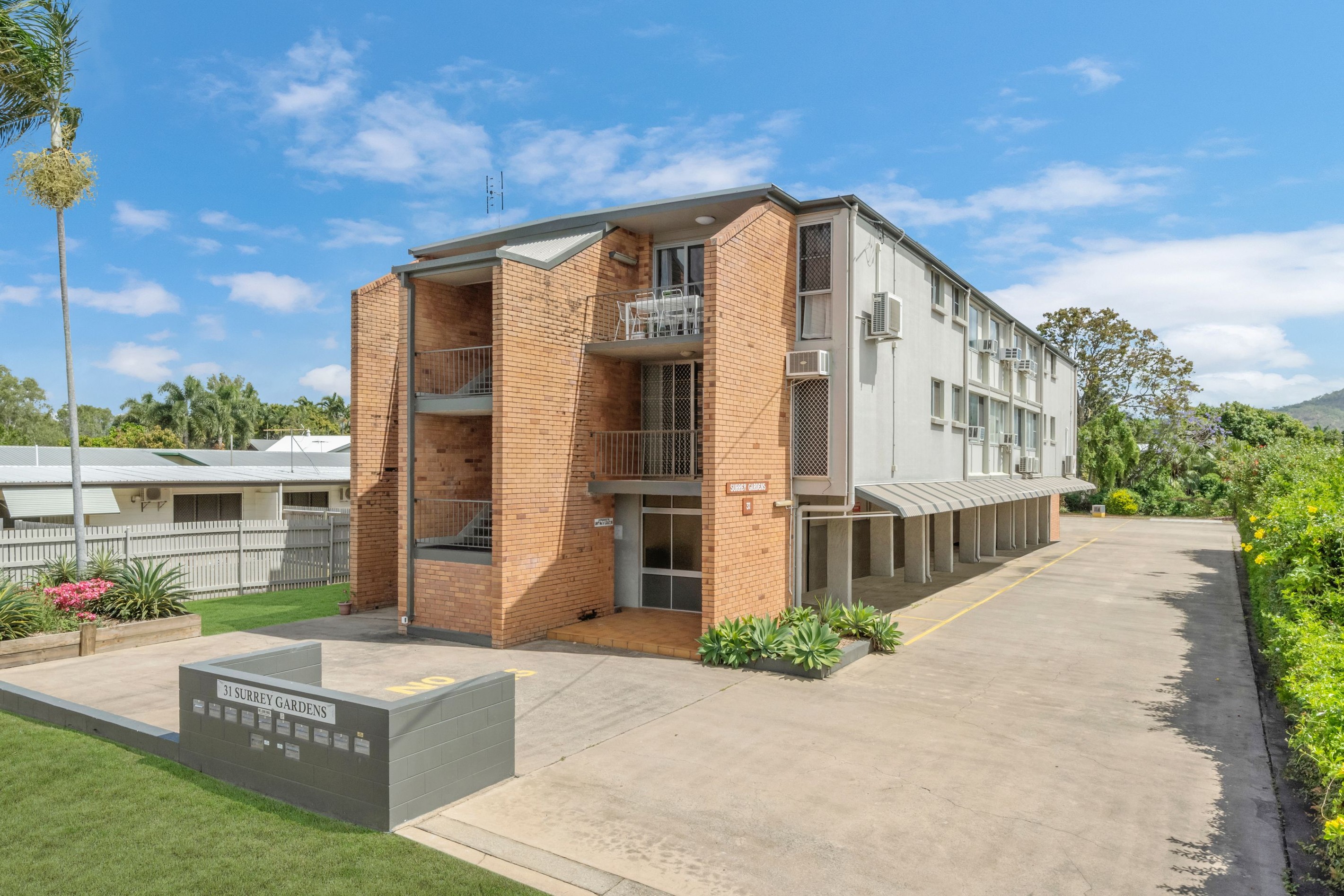 2/31 Surrey Street, Hyde Park, QLD 4812