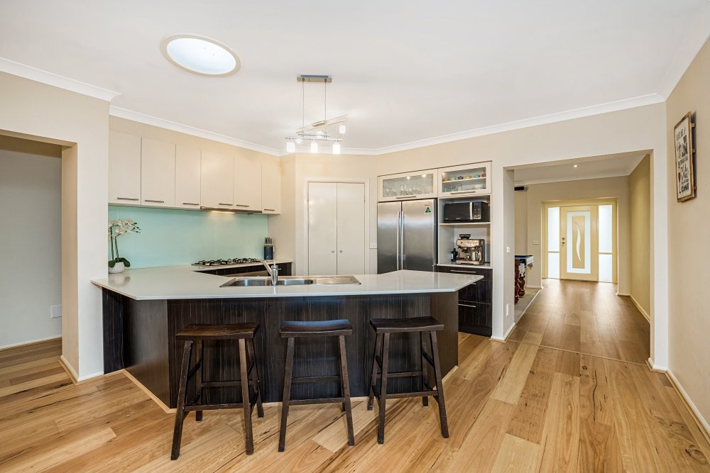 8 Riparian Way, Ferntree Gully, VIC 3156