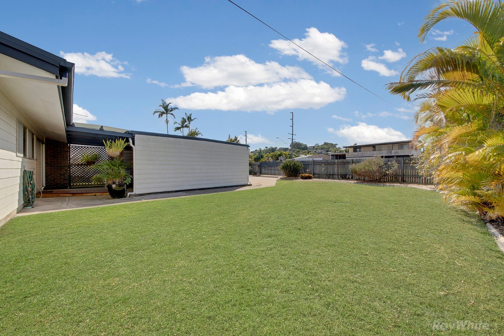 215 Sun Valley Road, Kin Kora, QLD 4680
