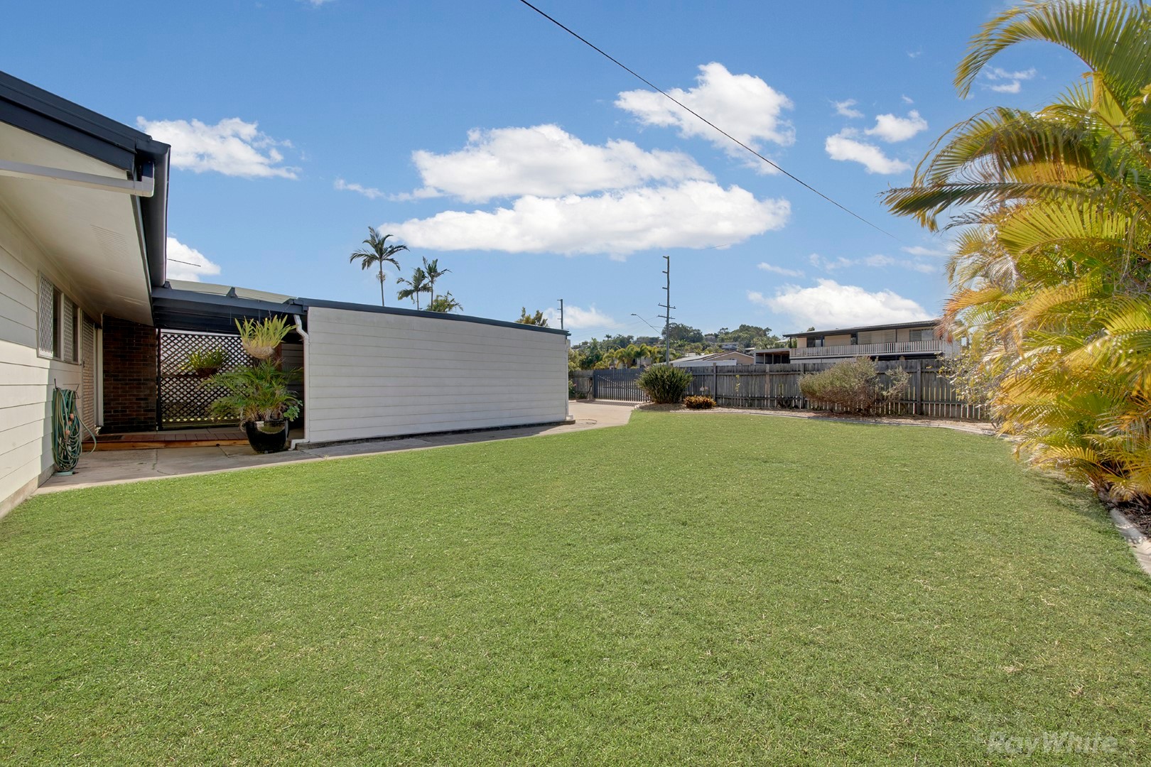 215 Sun Valley Road, Kin Kora, QLD 4680