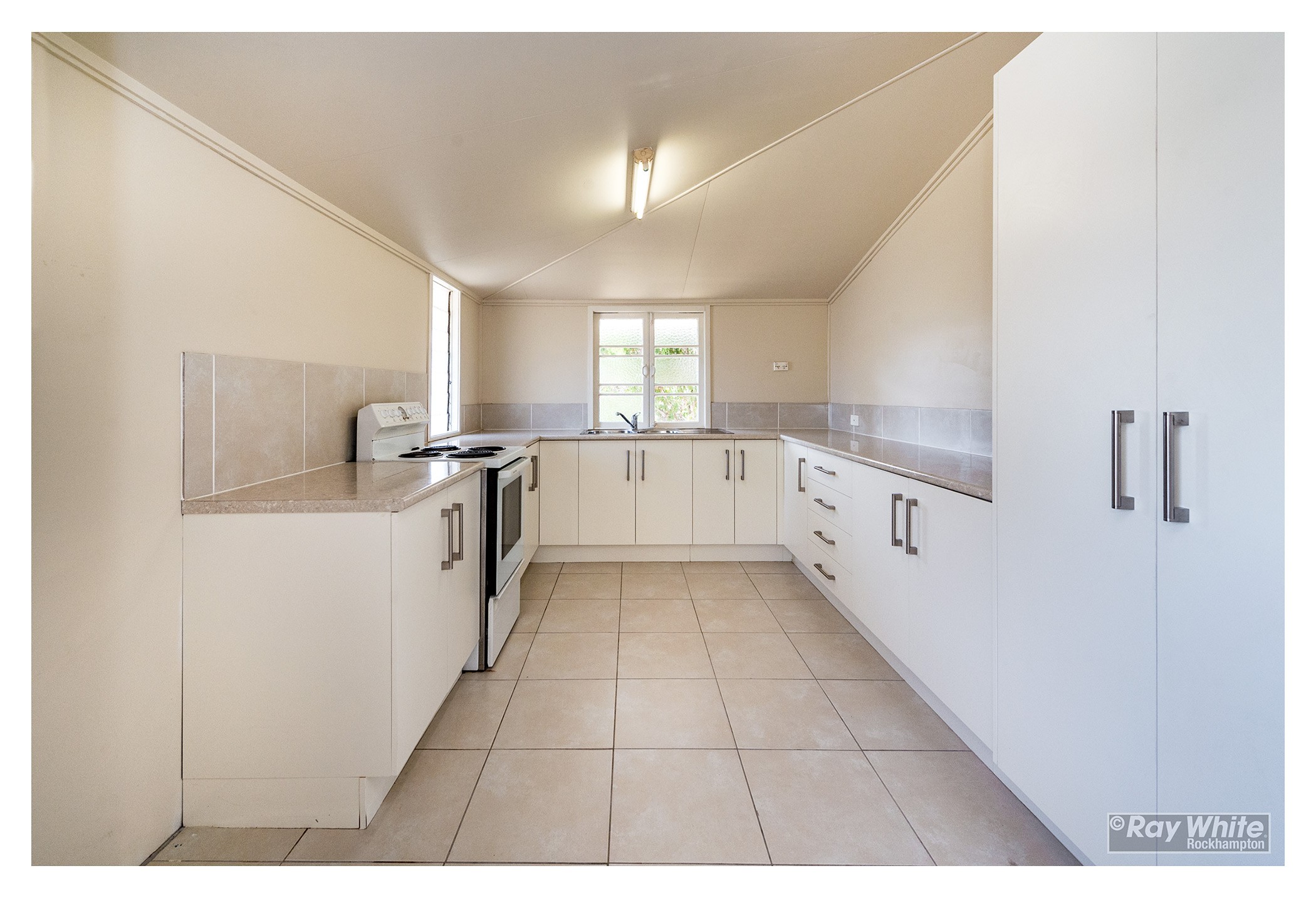 64 Main Street, Park Avenue, QLD 4701