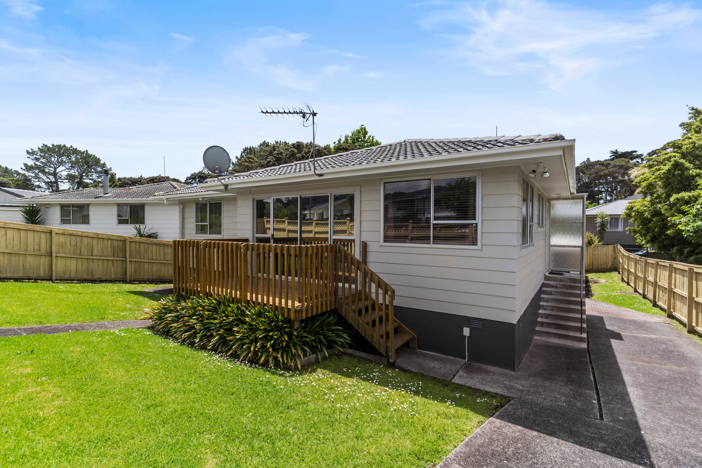 15 Onedin Place, Titirangi, Waitakere City