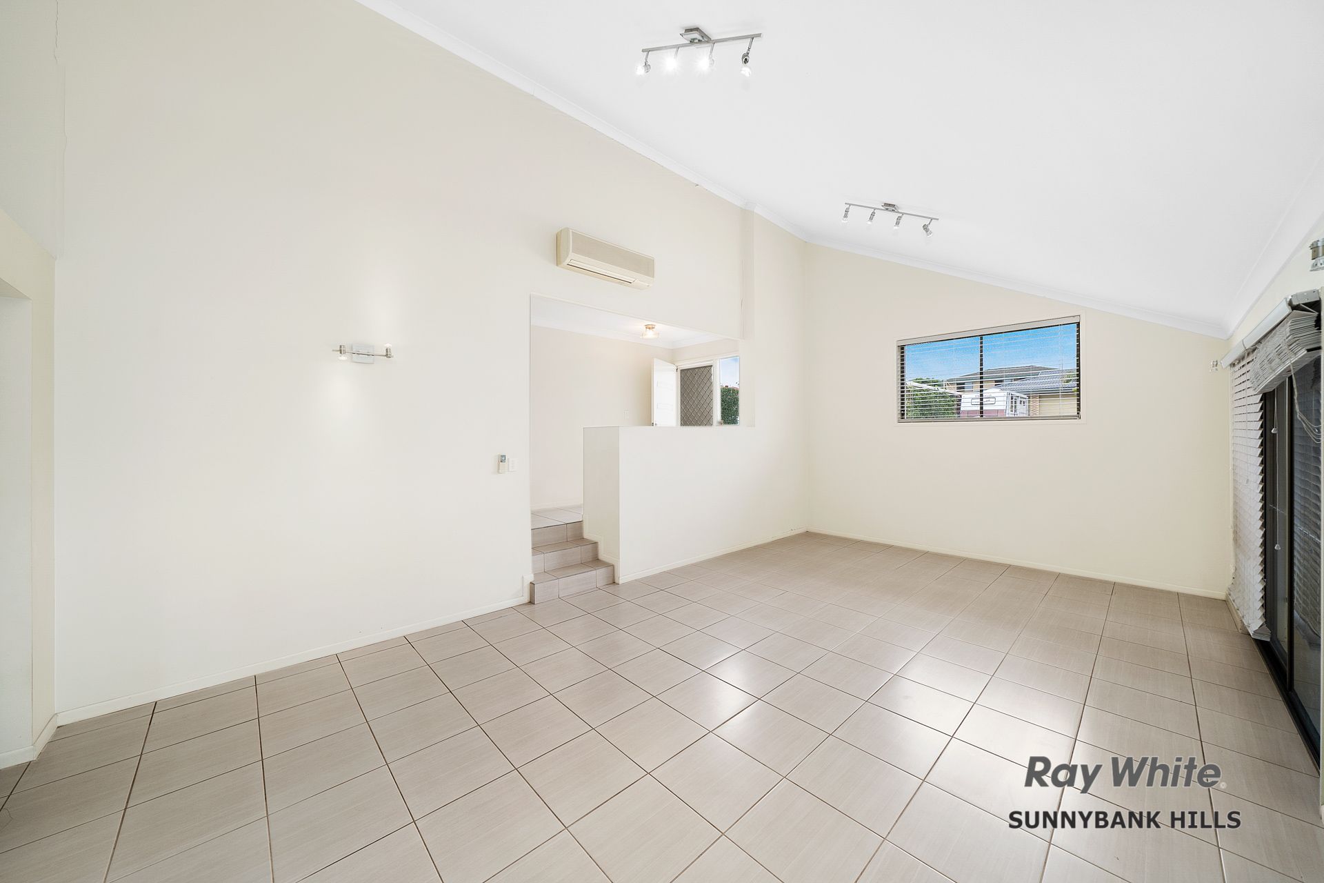 10 Mesquite Street, Sunnybank Hills, QLD 4109